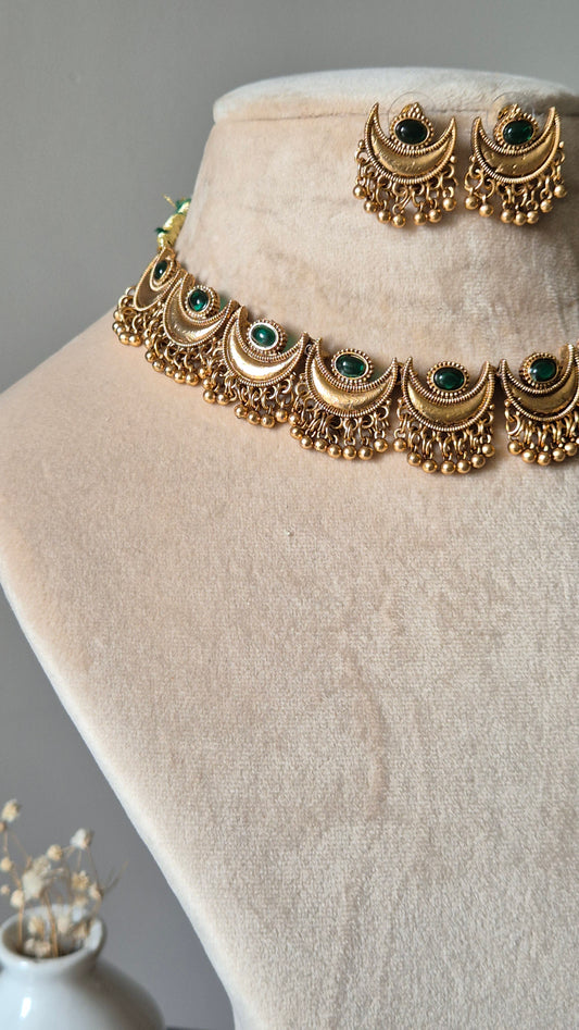 Gold necklace set, Anjani by Naitri, classic festive set displayed.
