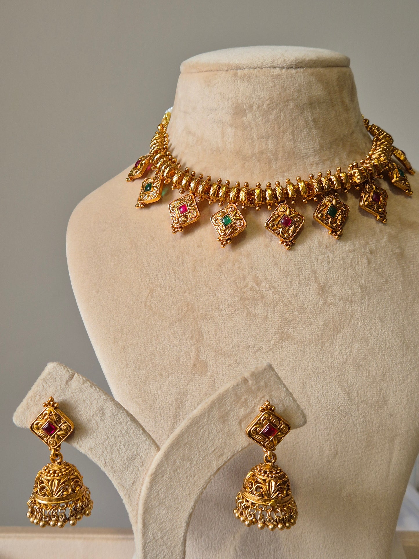 Priyangi Necklace Set