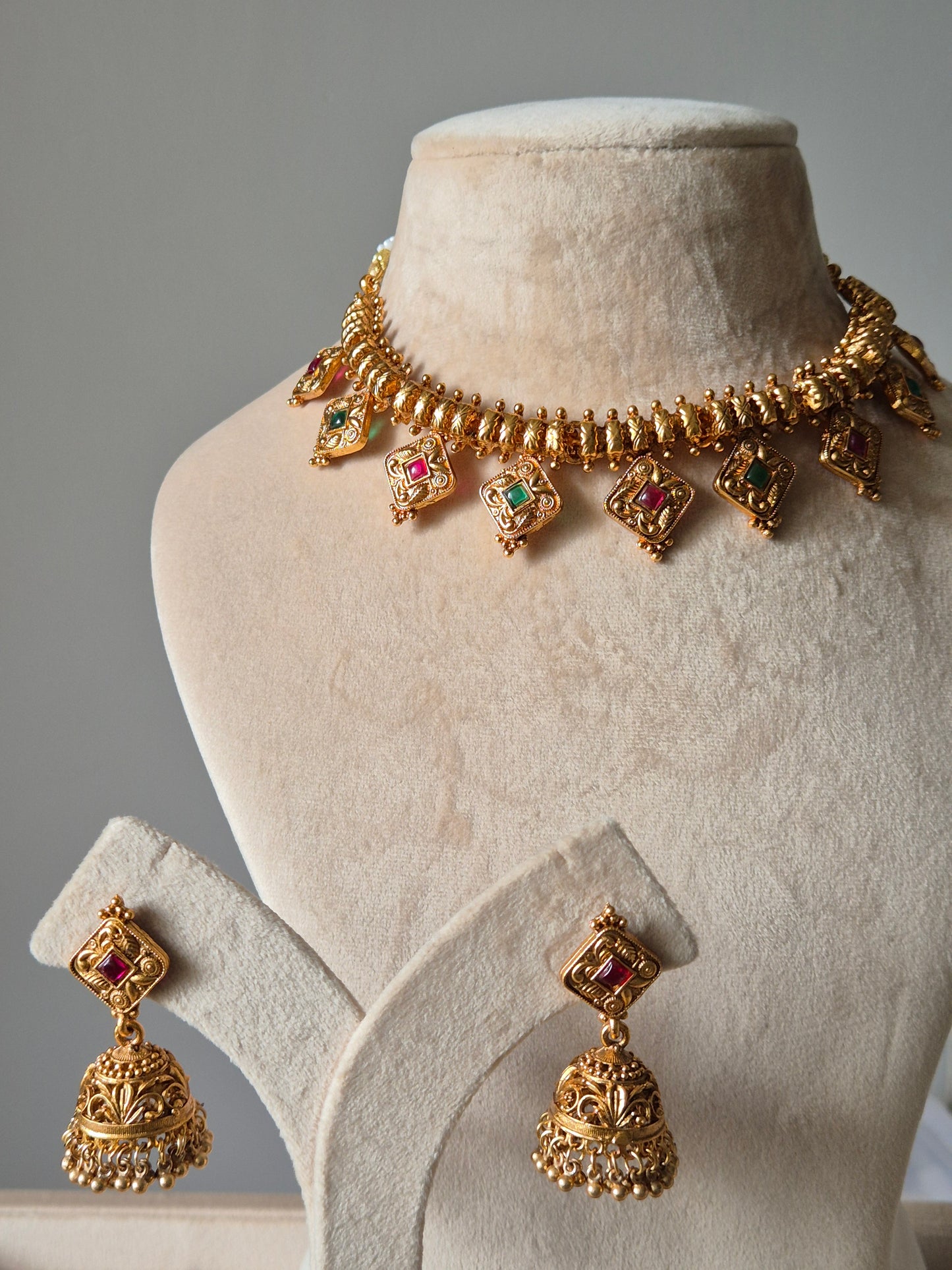 Priyangi Necklace Set
