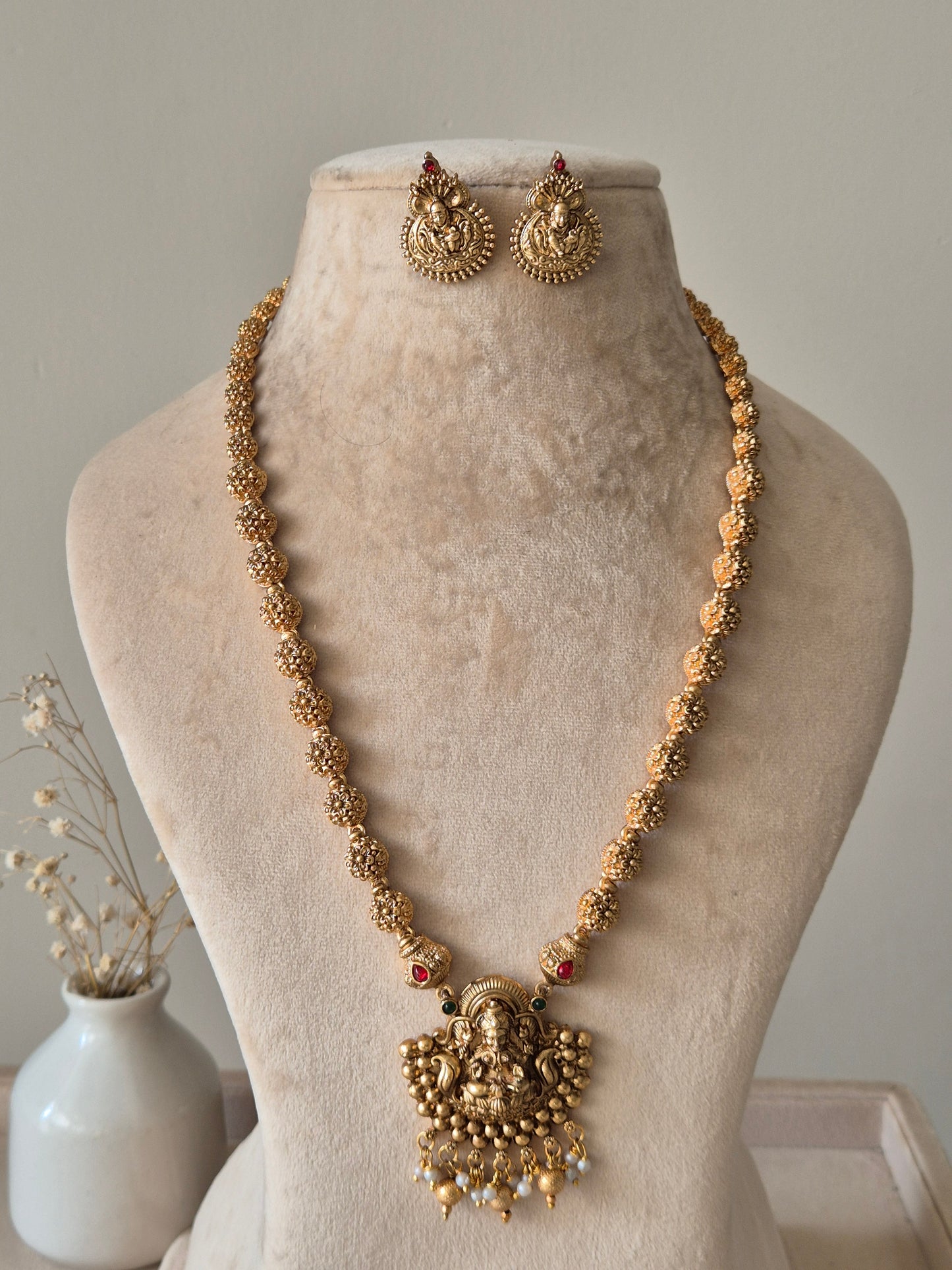 Sharmila Necklace Set