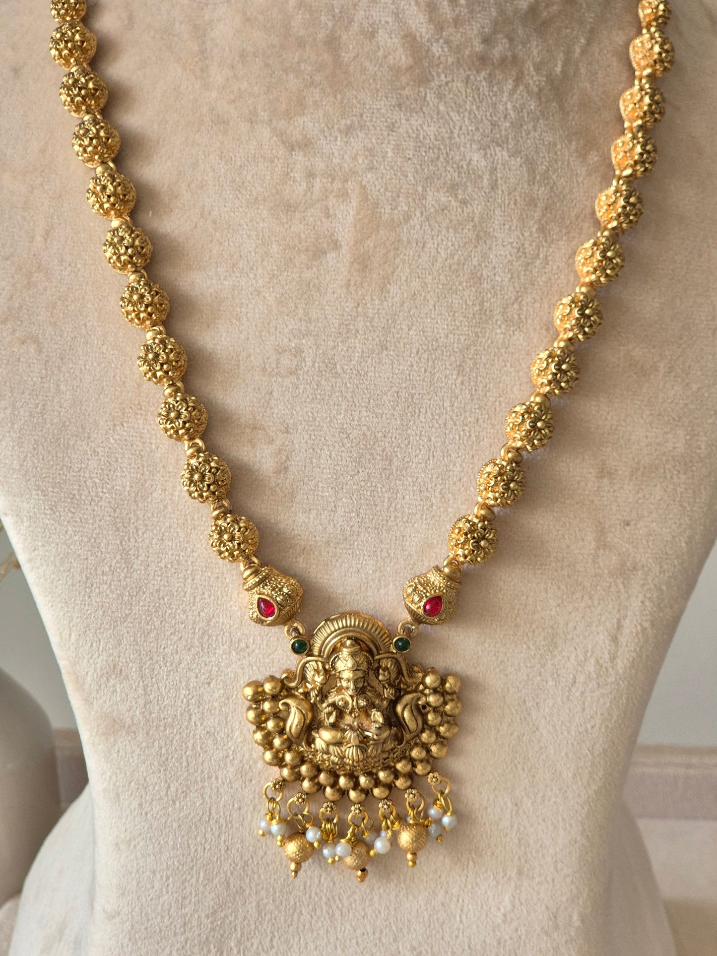 Sharmila Necklace Set