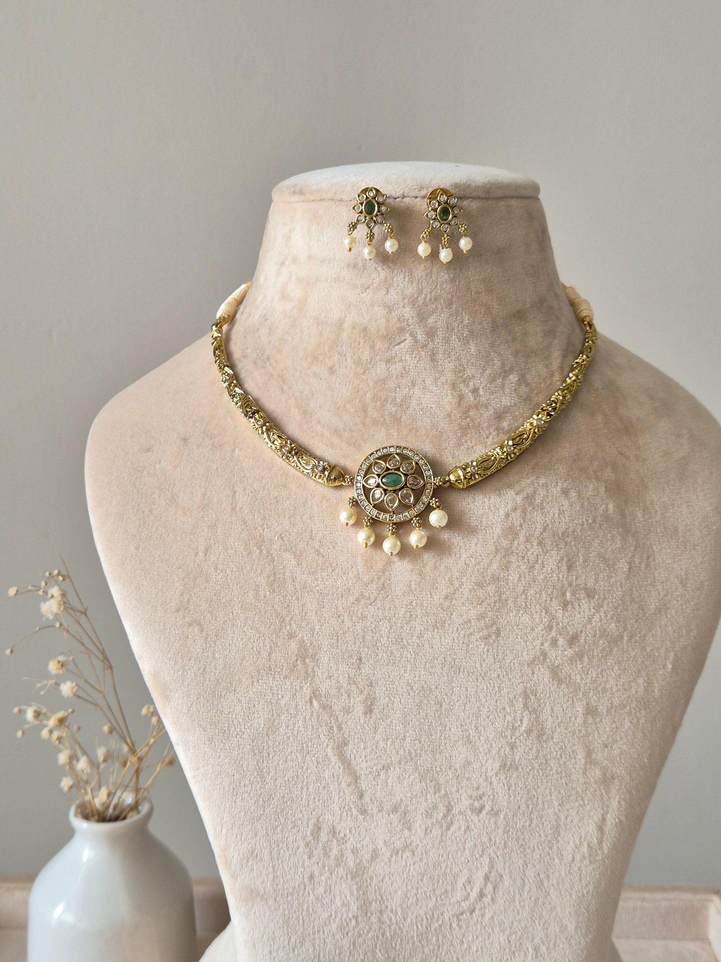 Vishi Necklace Set