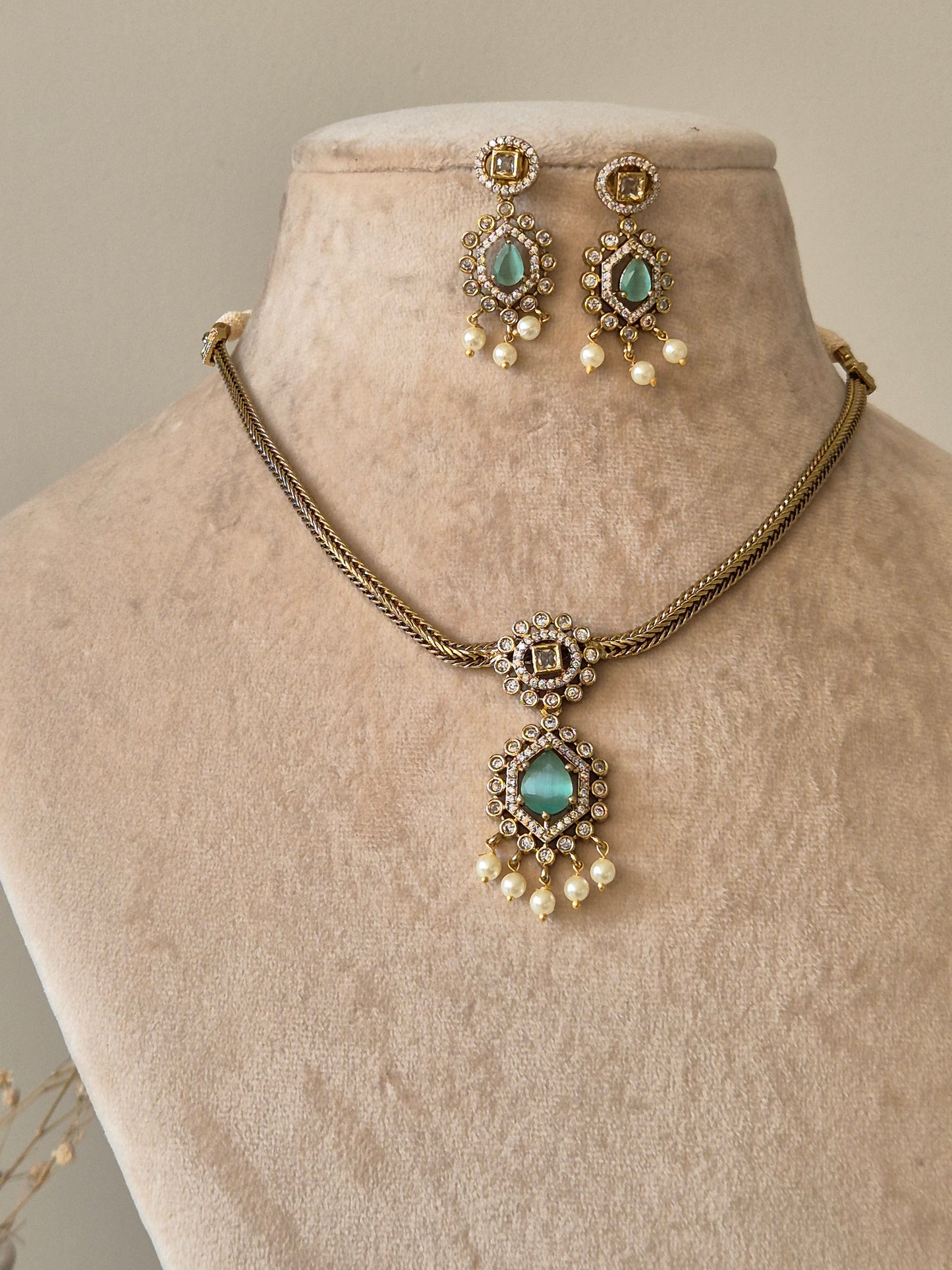 Nitanshi Necklace Set