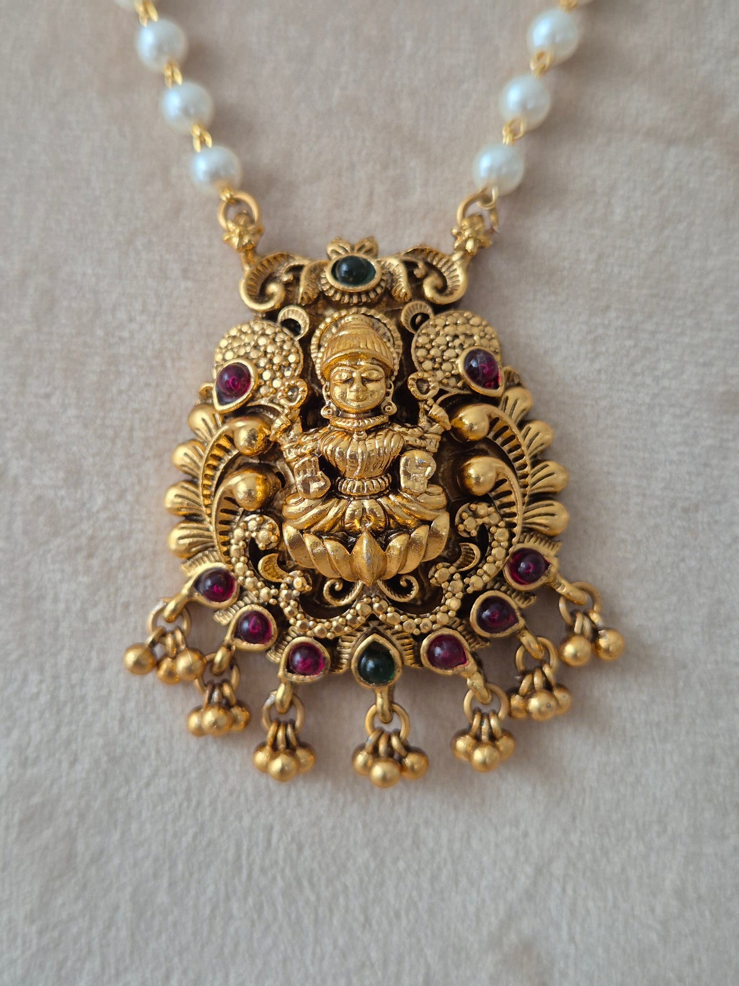 Gaurangi Necklace Set