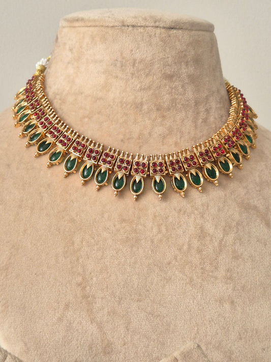 Irya Necklace Set
