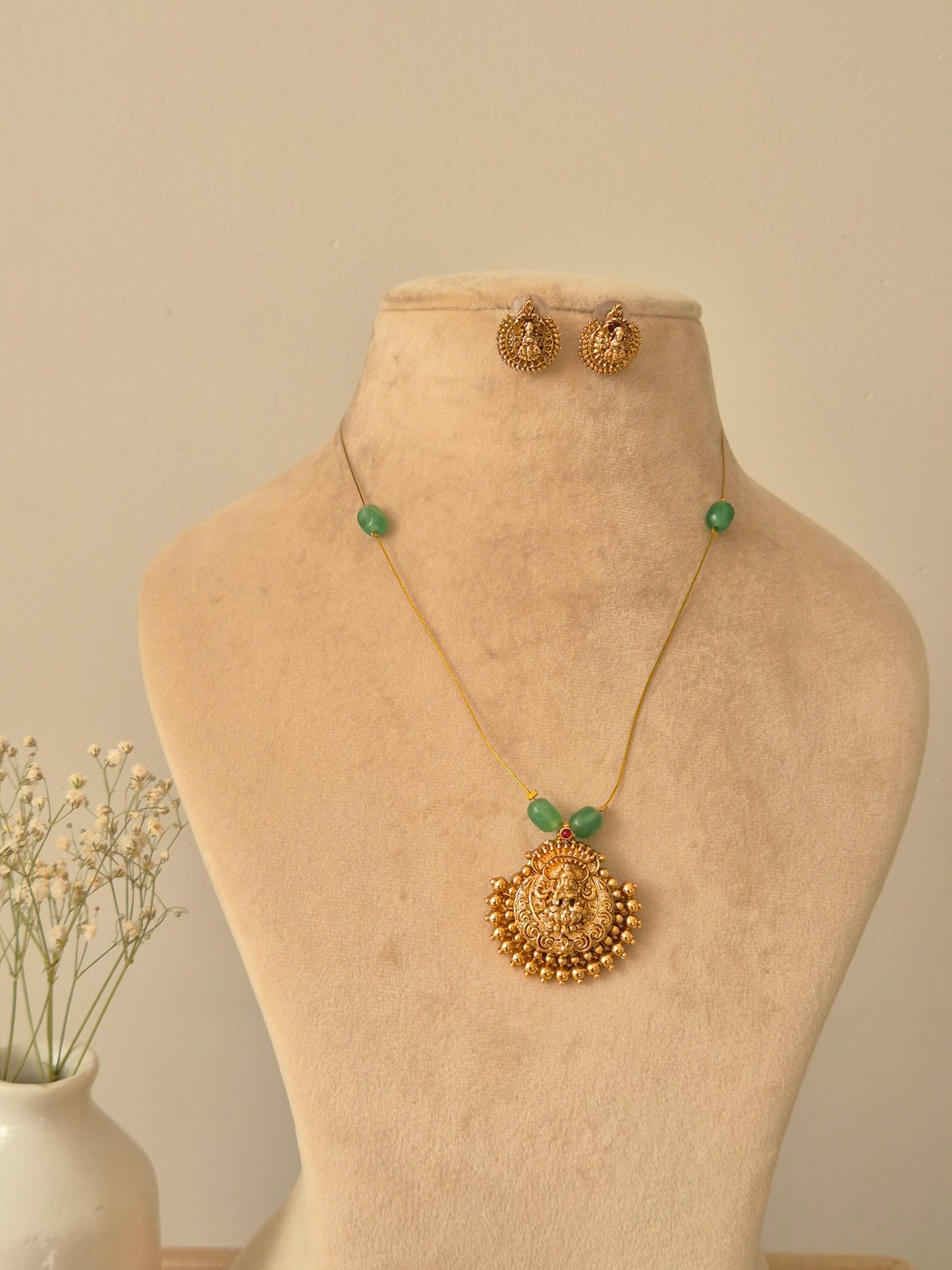 Ekisha Necklace Set