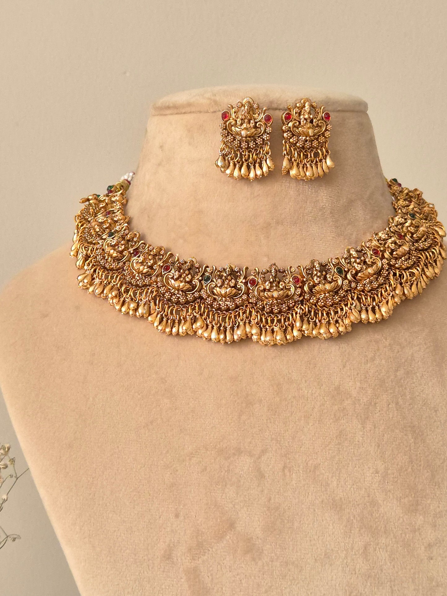 Yogita Necklace Set