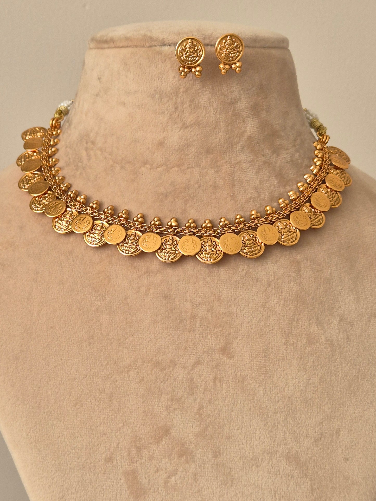 Pragya Golden Necklace Set