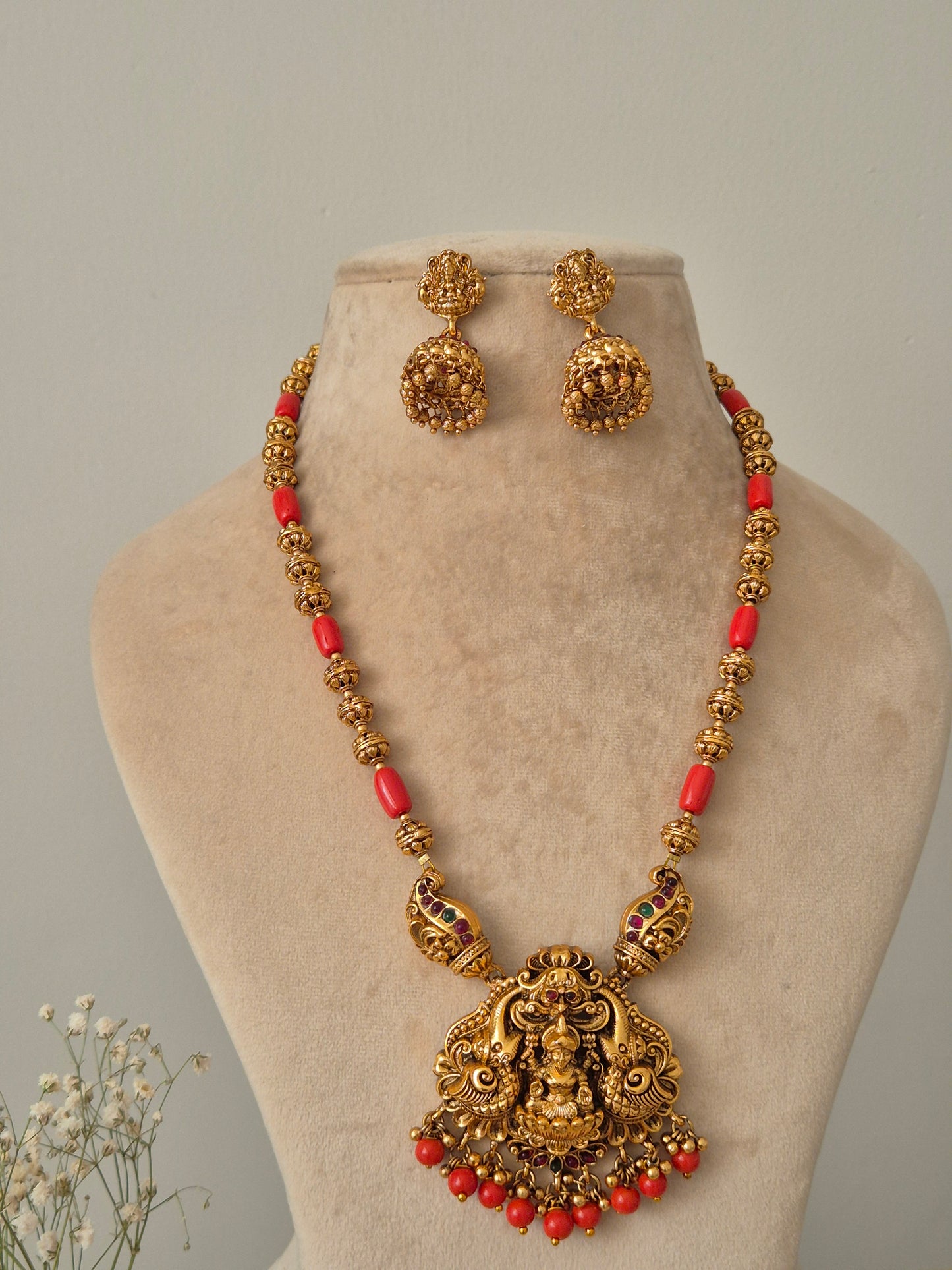 Naisha Necklace Set