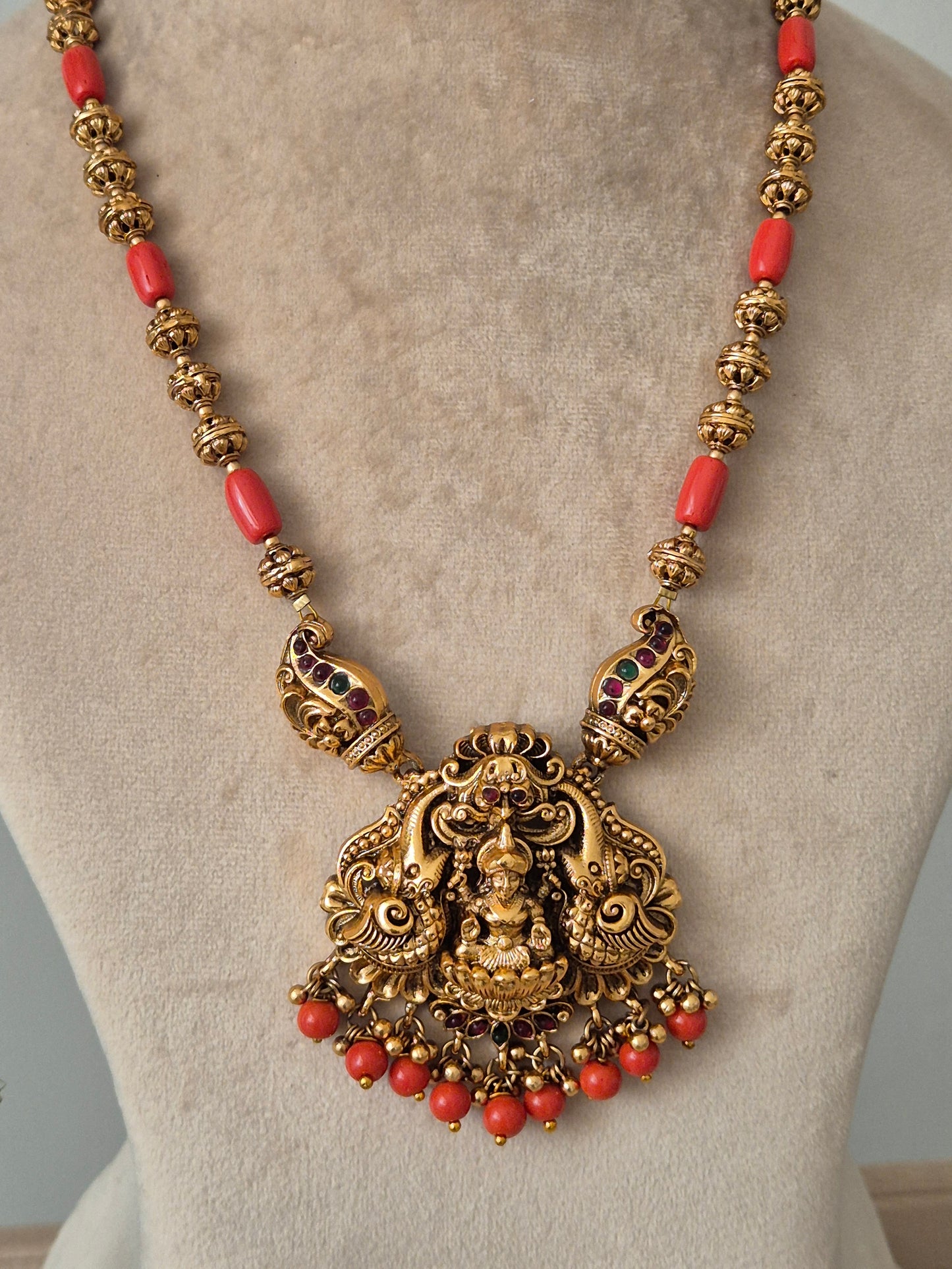 Naisha Necklace Set