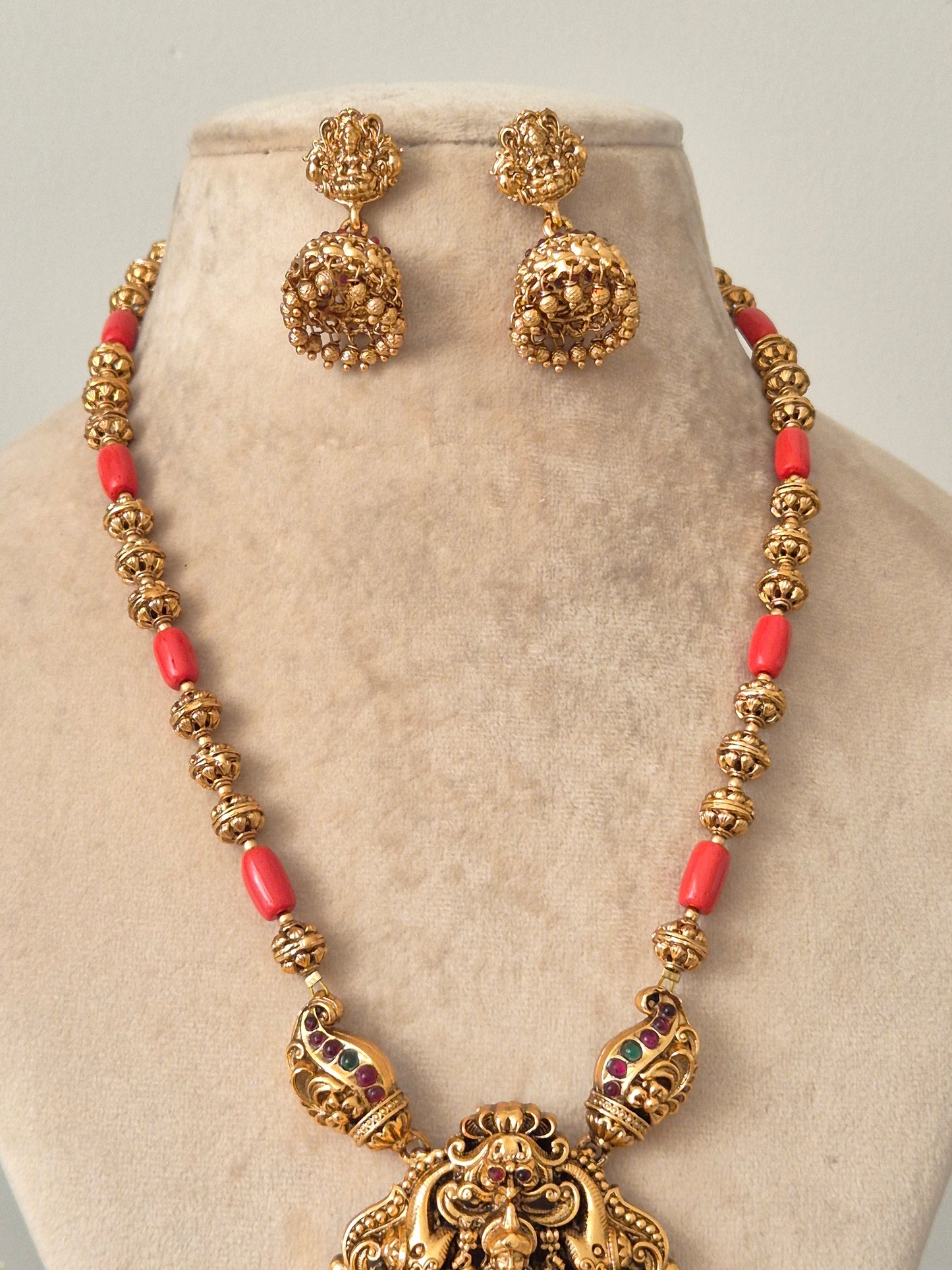 Naisha Necklace Set