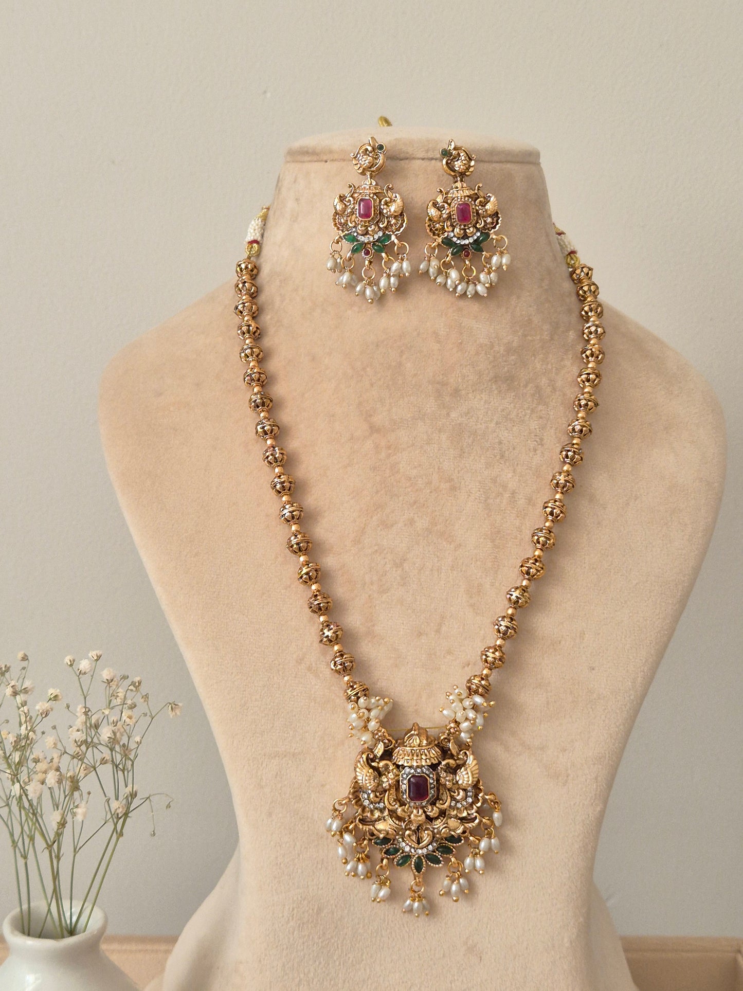 Nikita Temple Necklace Set
