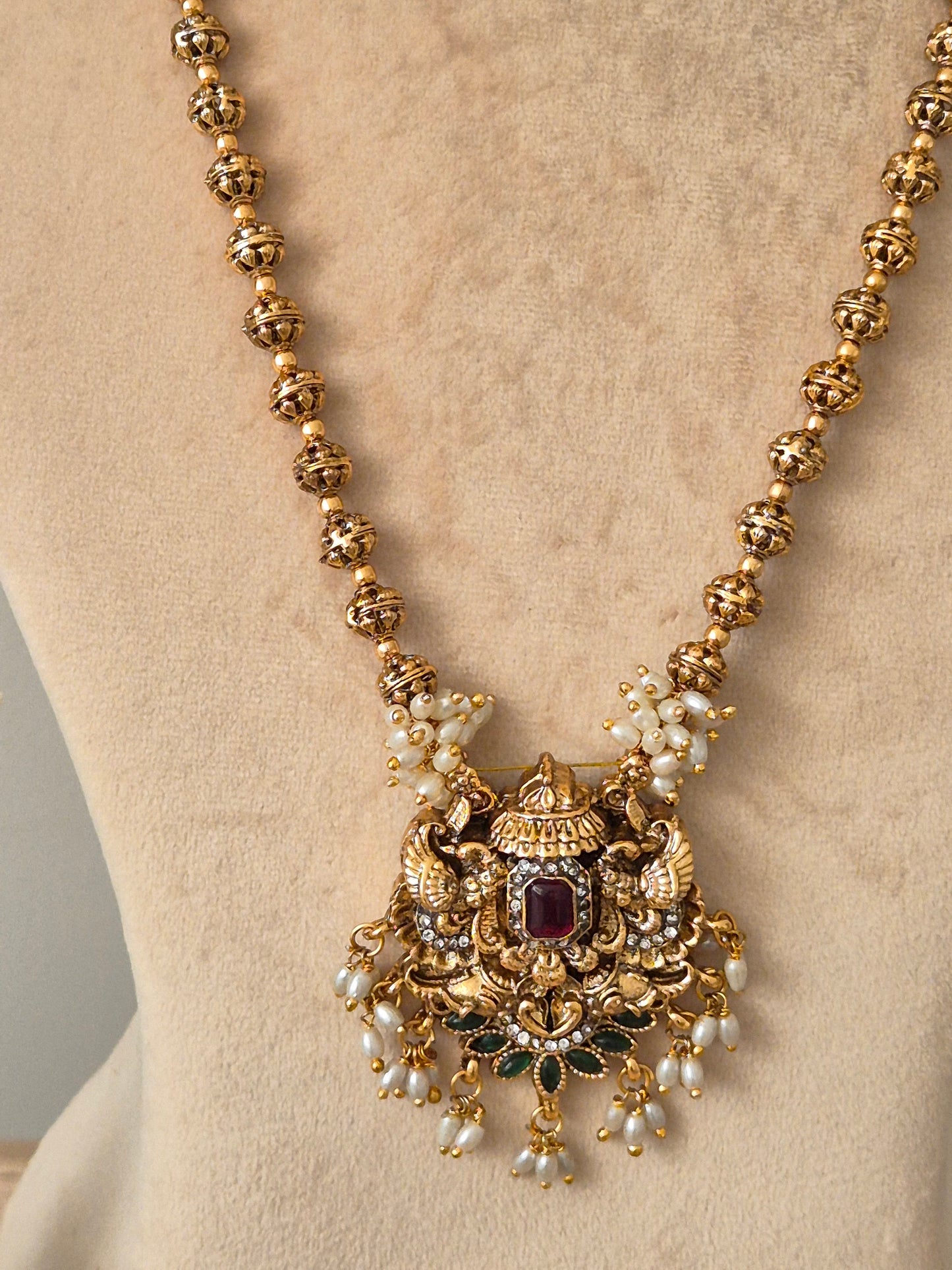 Nikita Temple Necklace Set