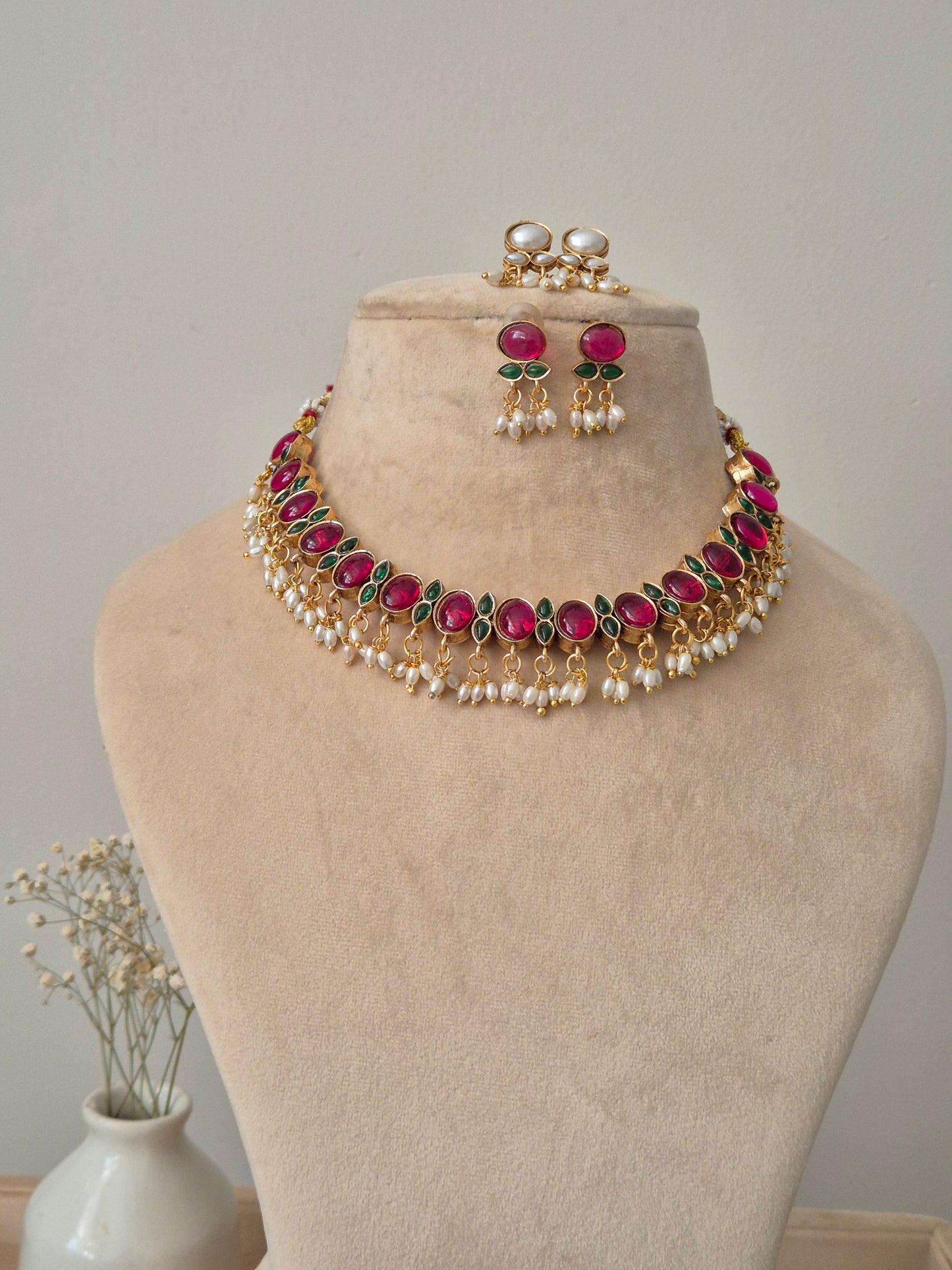 Anura Reversible Golden Necklace Set