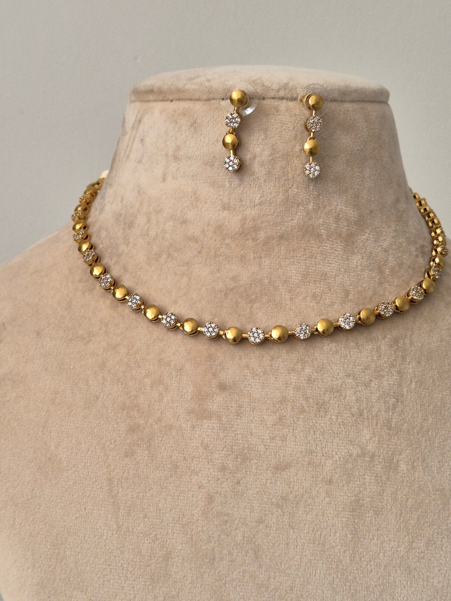 Chinmaya Necklace Set