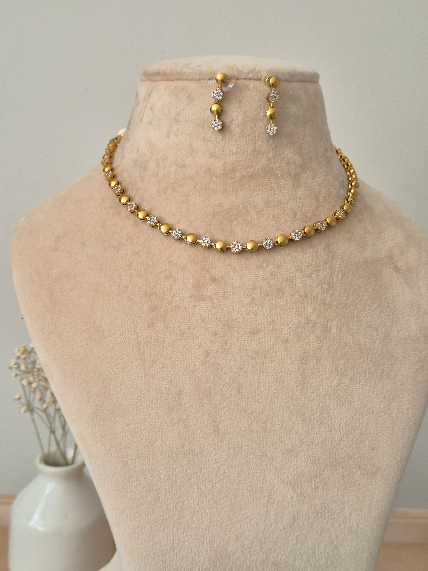 Chinmaya Necklace Set