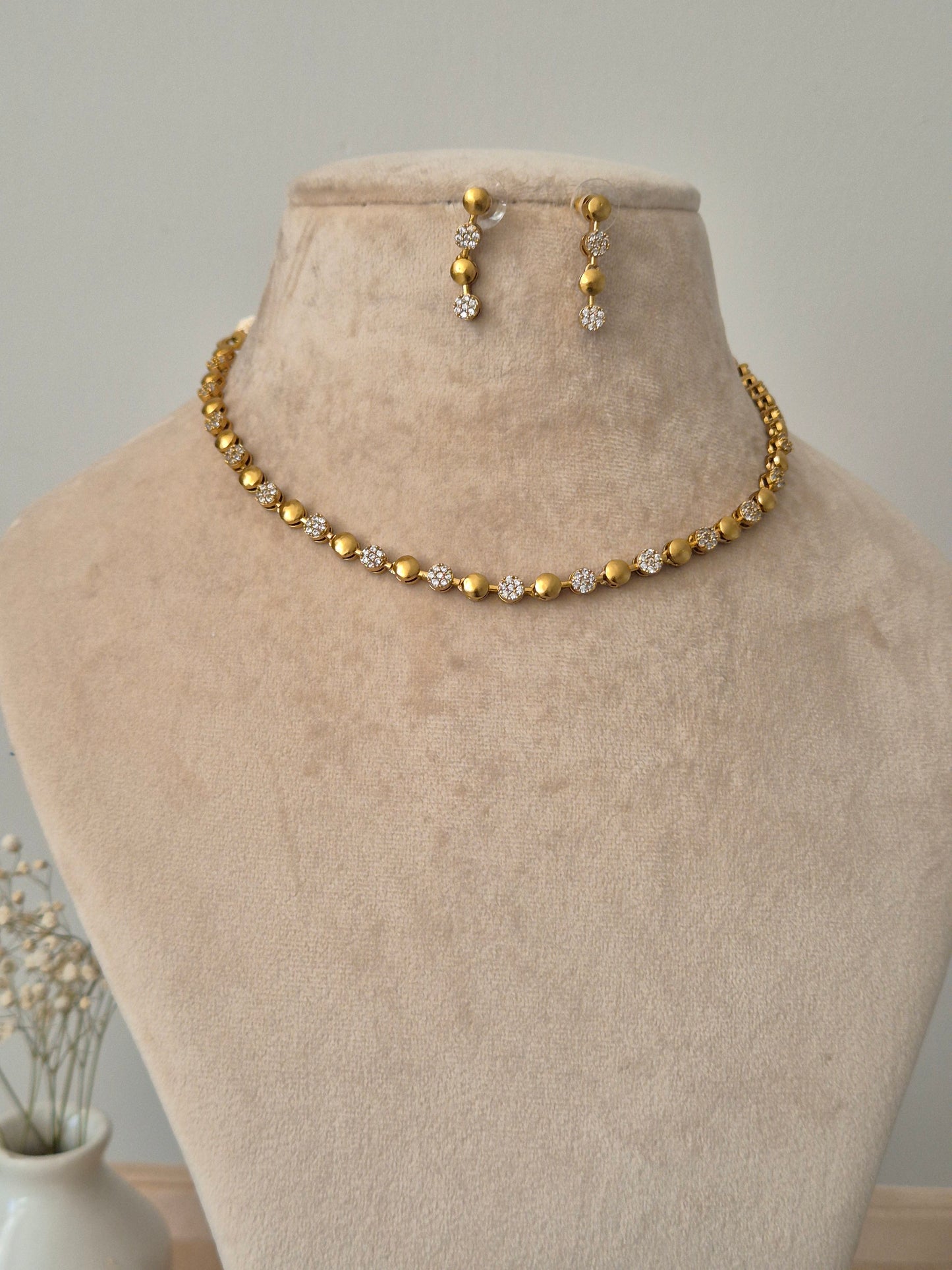 Chinmaya Necklace Set
