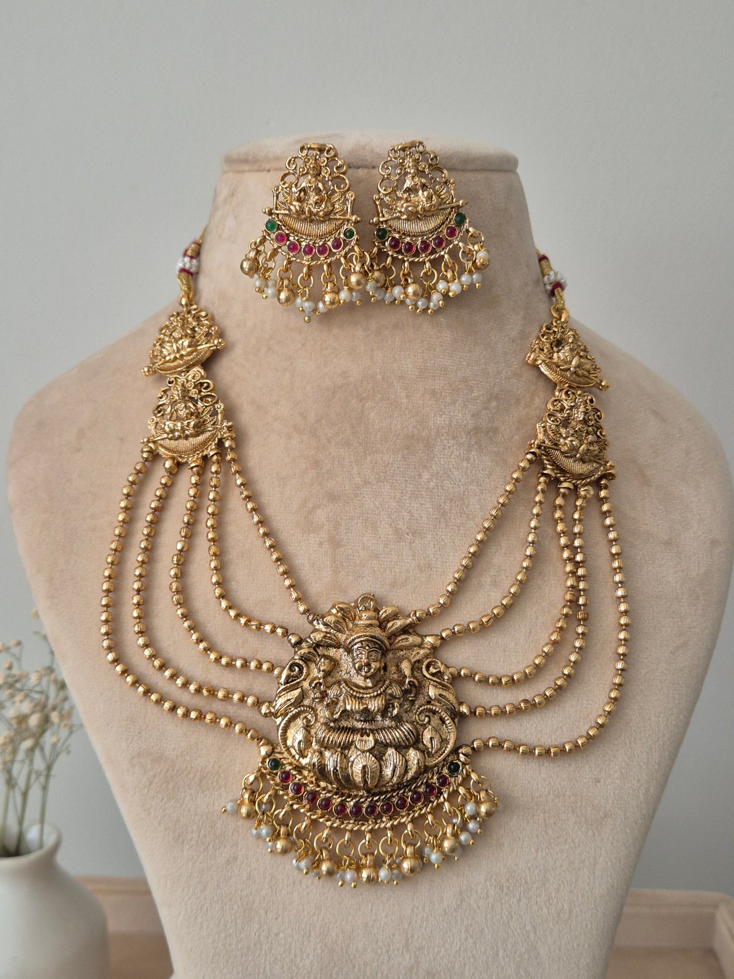 Chaya Golden Necklace Set