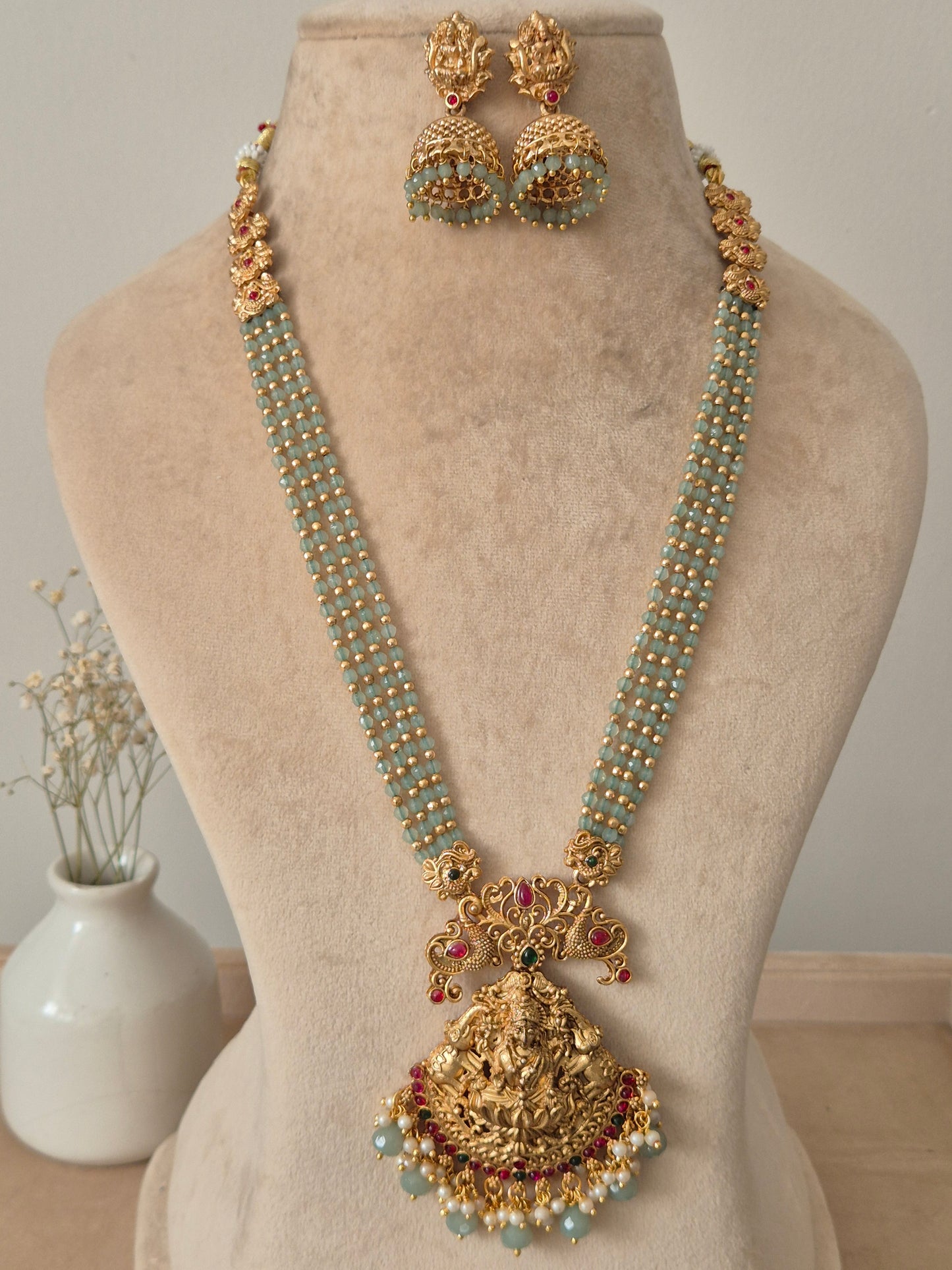 Chaaru Golden Necklace Set