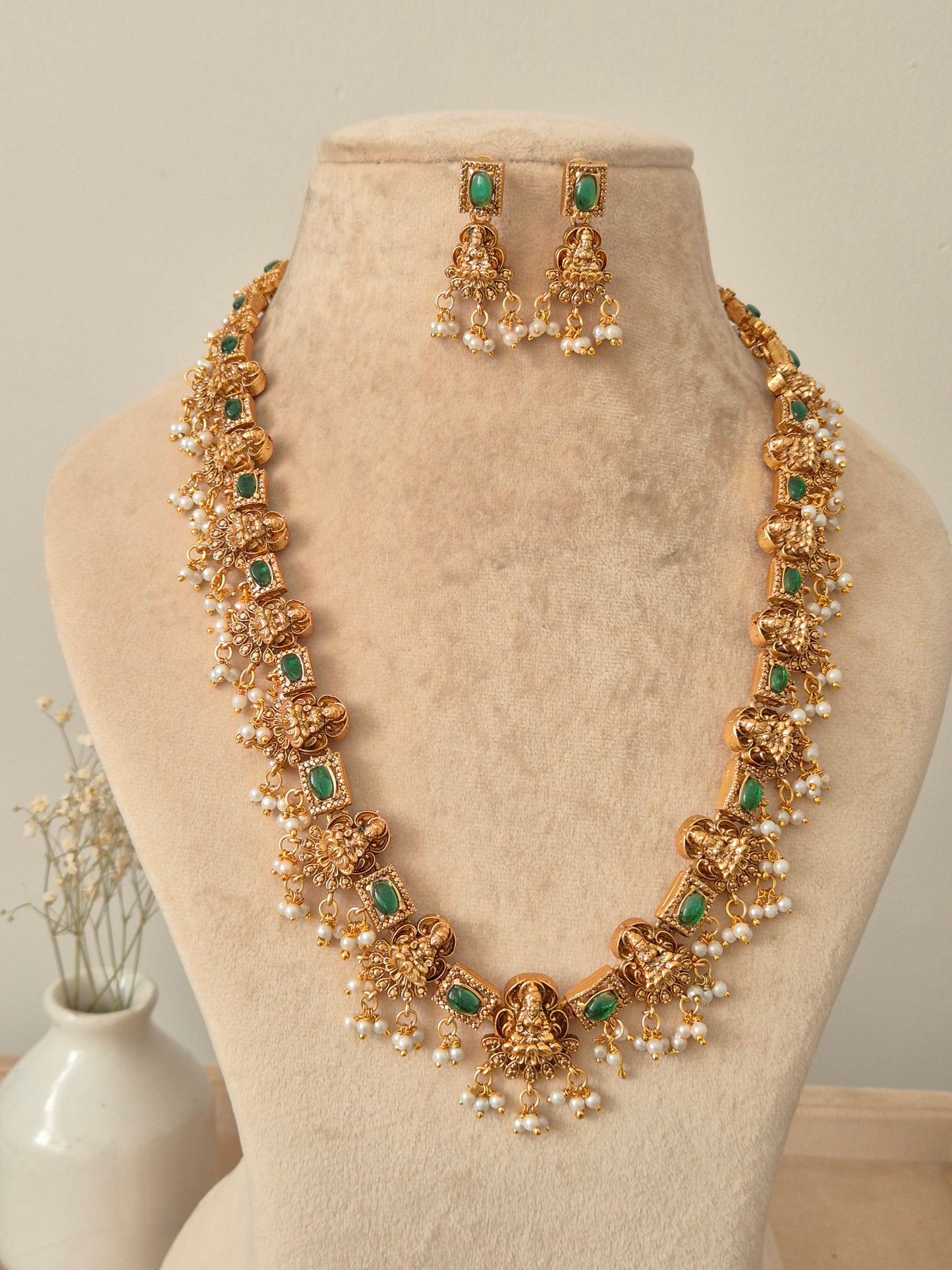 Durga Golden Neckace Set