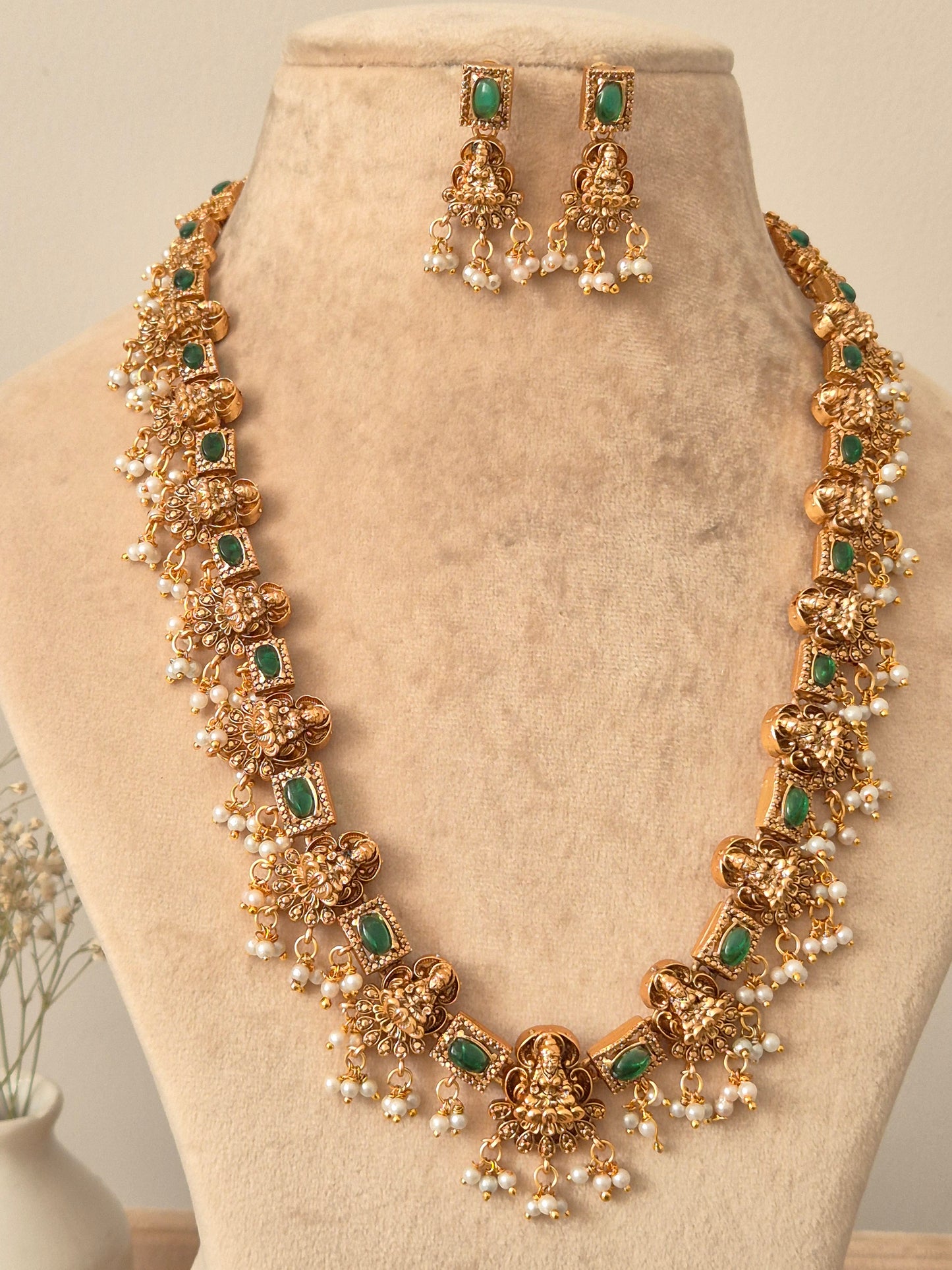Durga Golden Neckace Set