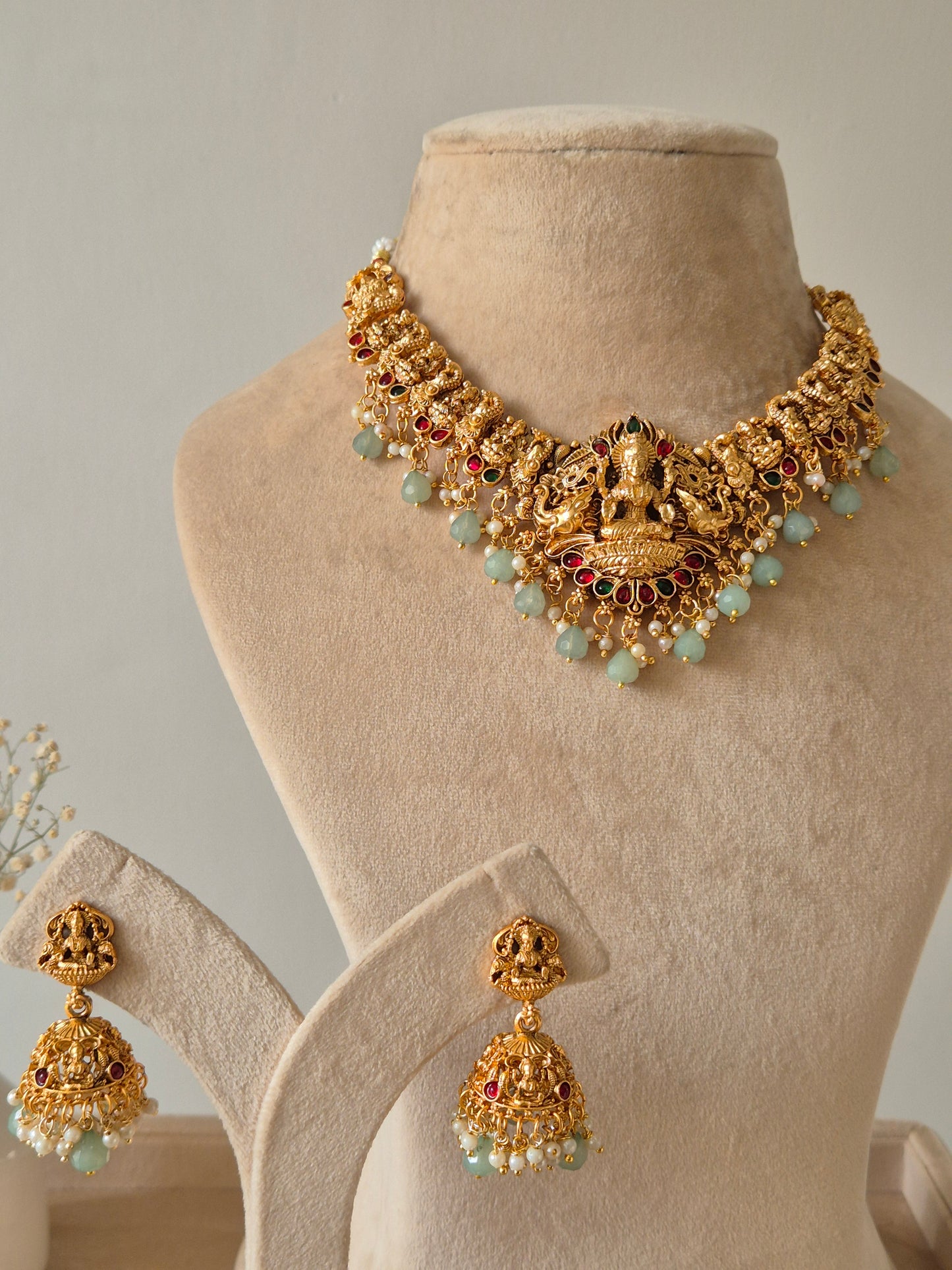 Juhi Necklace Set