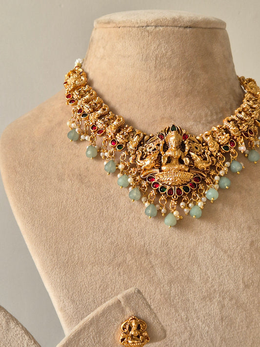 Juhi Necklace Set