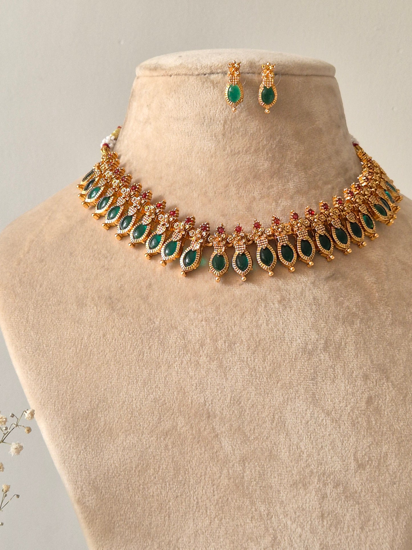 Aparna Necklace Set