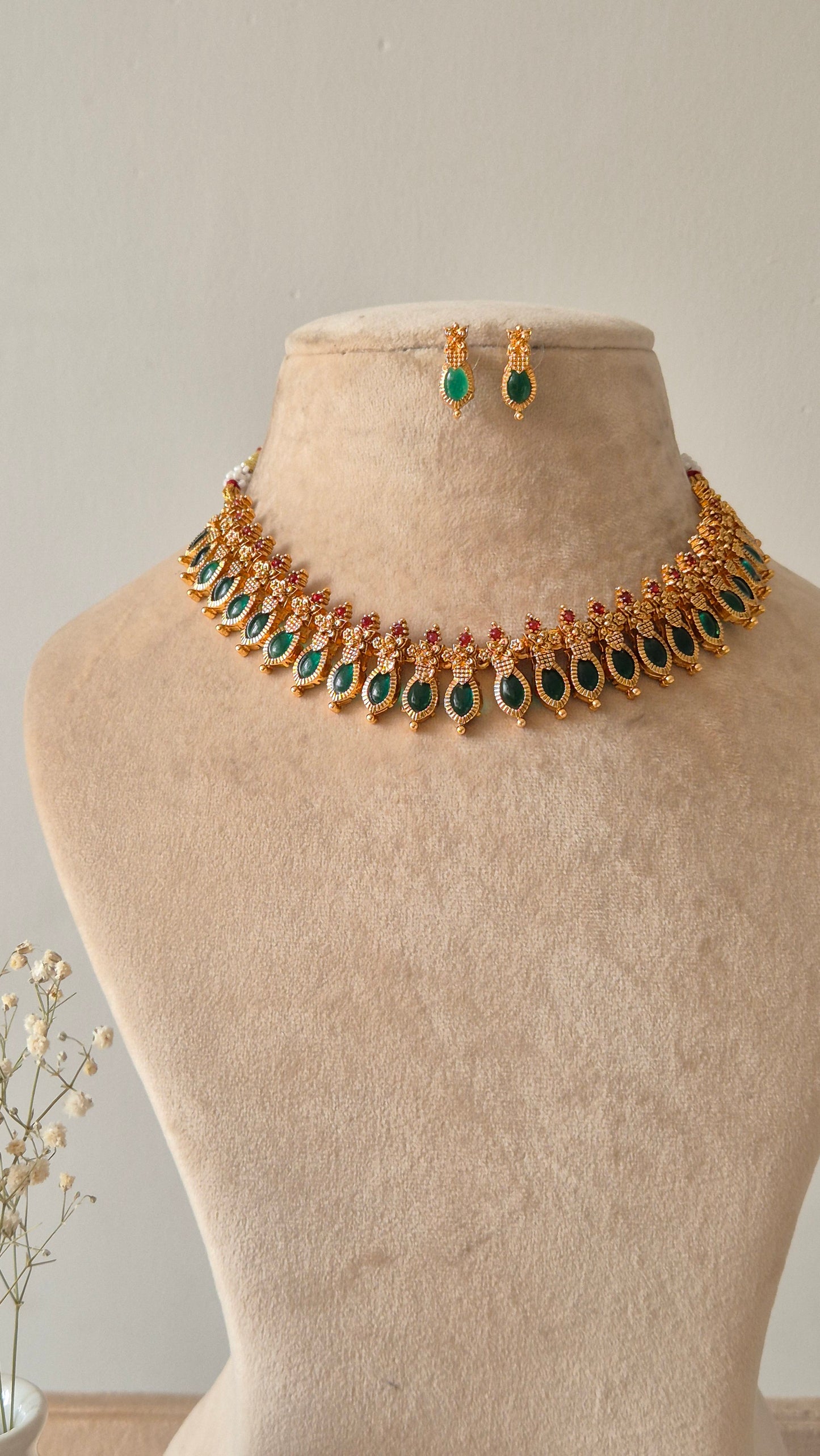 Aparna Necklace Set
