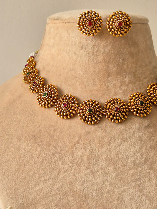 Nirvi Necklace Set