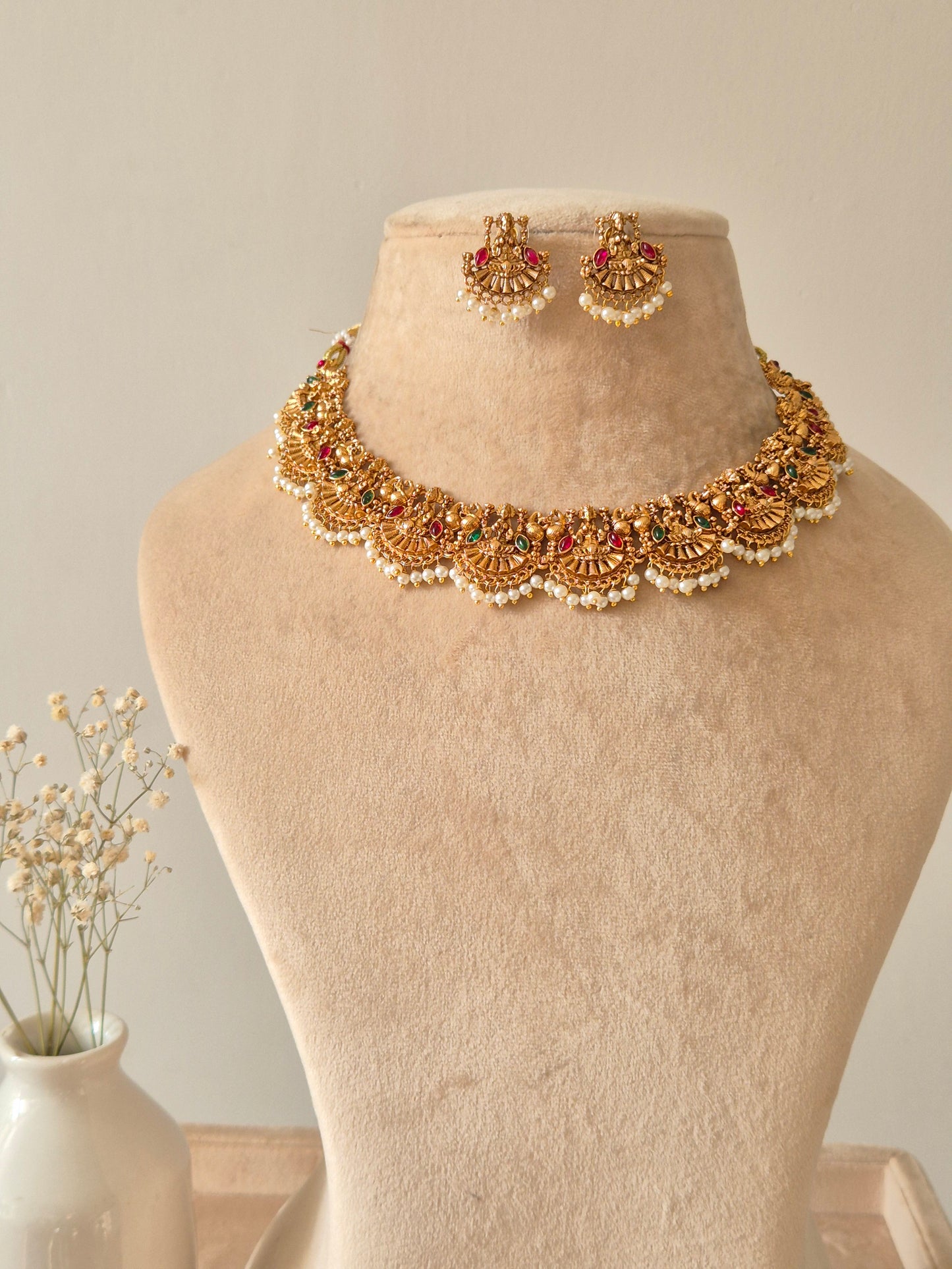 Himadri Necklace Set