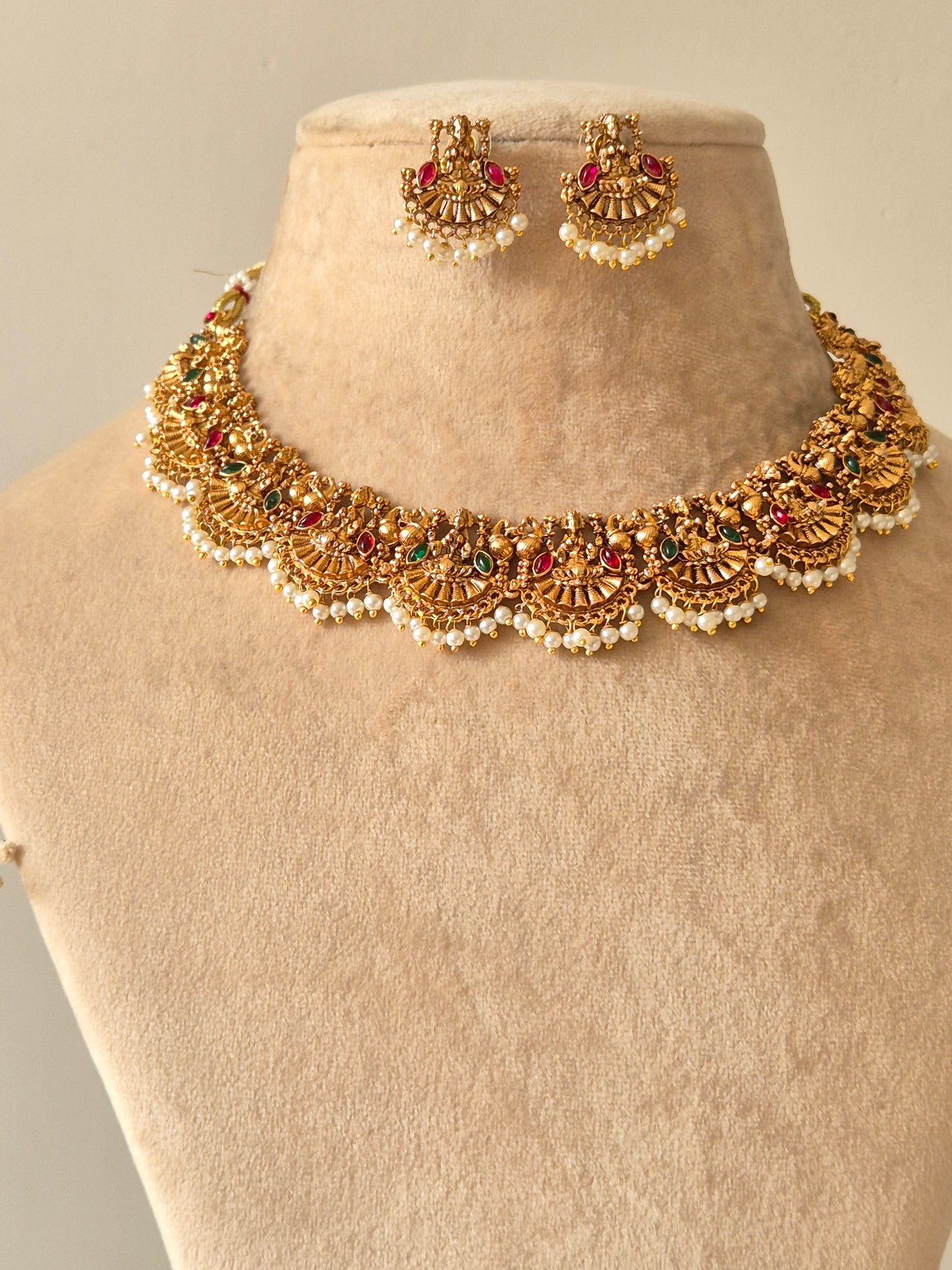 Himadri Necklace Set