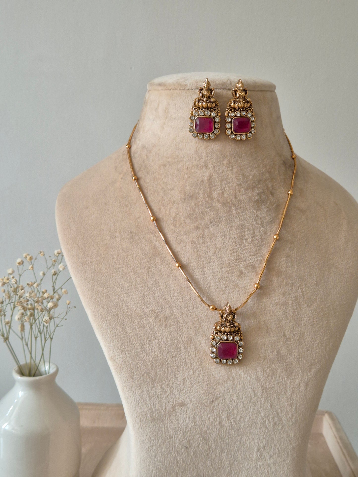Bhavya Necklace Set