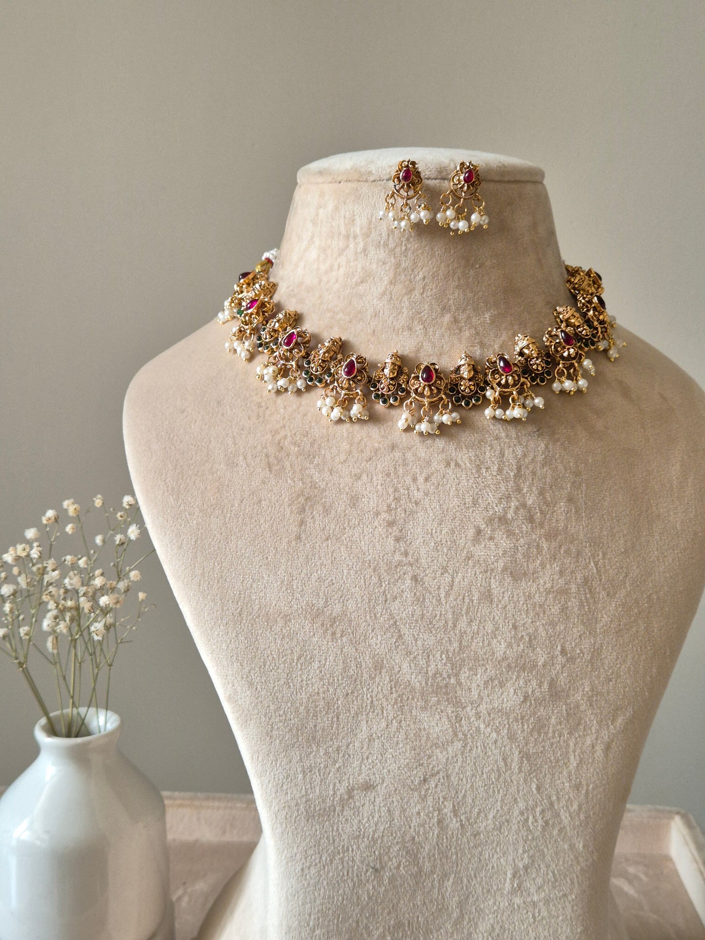 Rabhya Necklace Set