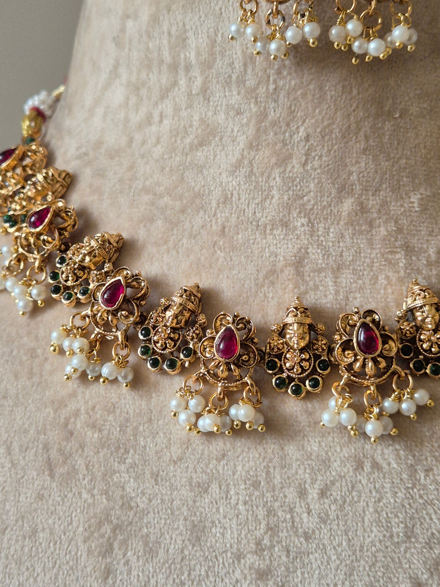 Rabhya Necklace Set
