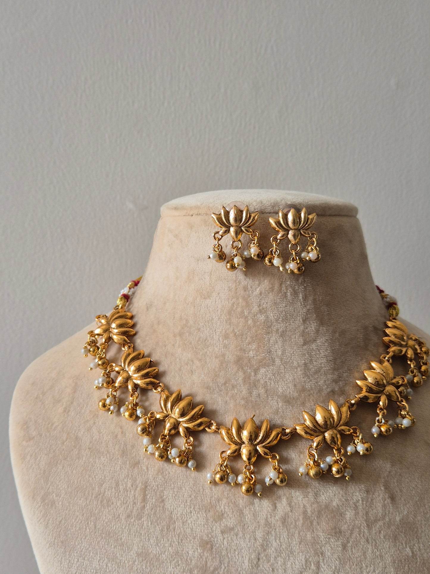 Yami Necklace Set
