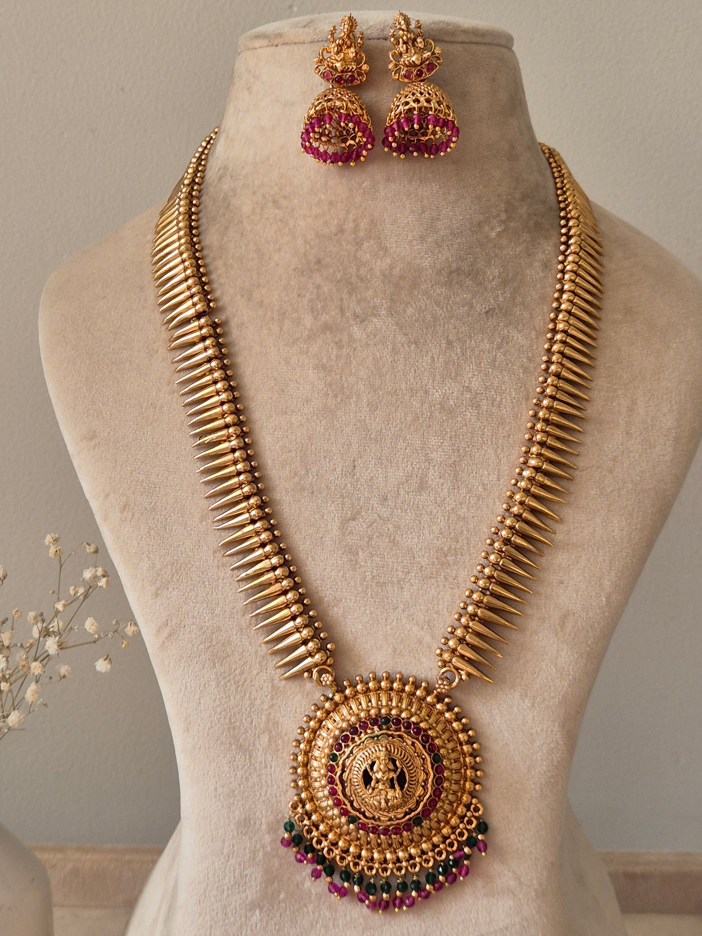 Narmada Necklace Set