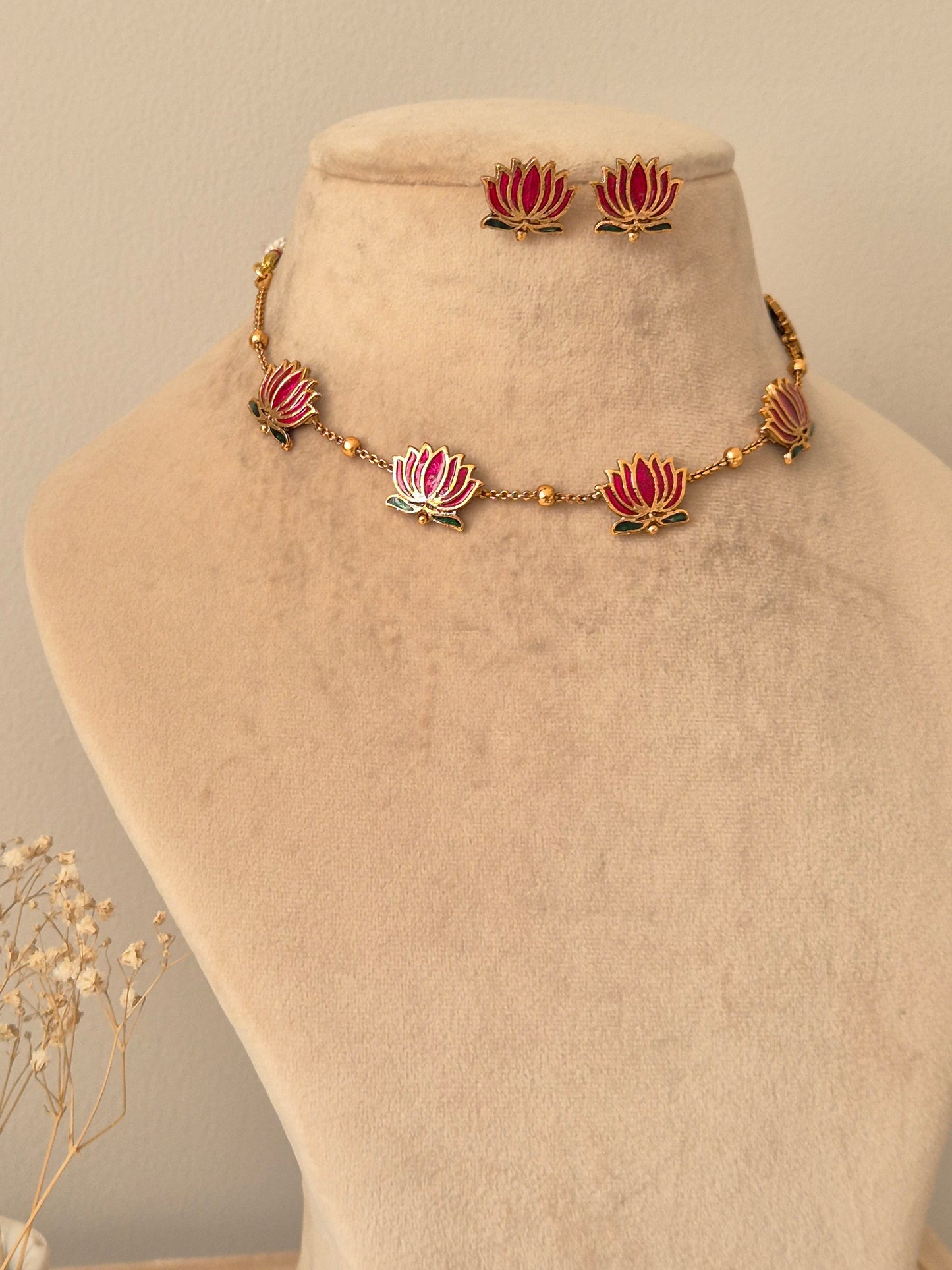 Ambuja Necklace Set