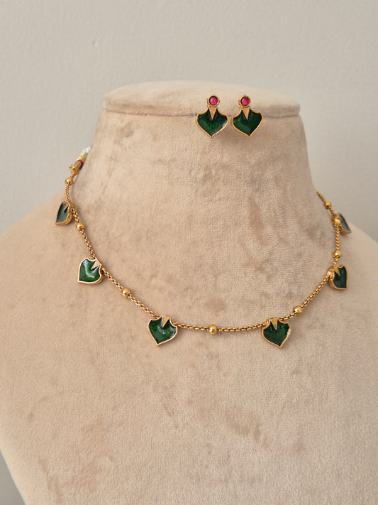 Janvika Necklace Set