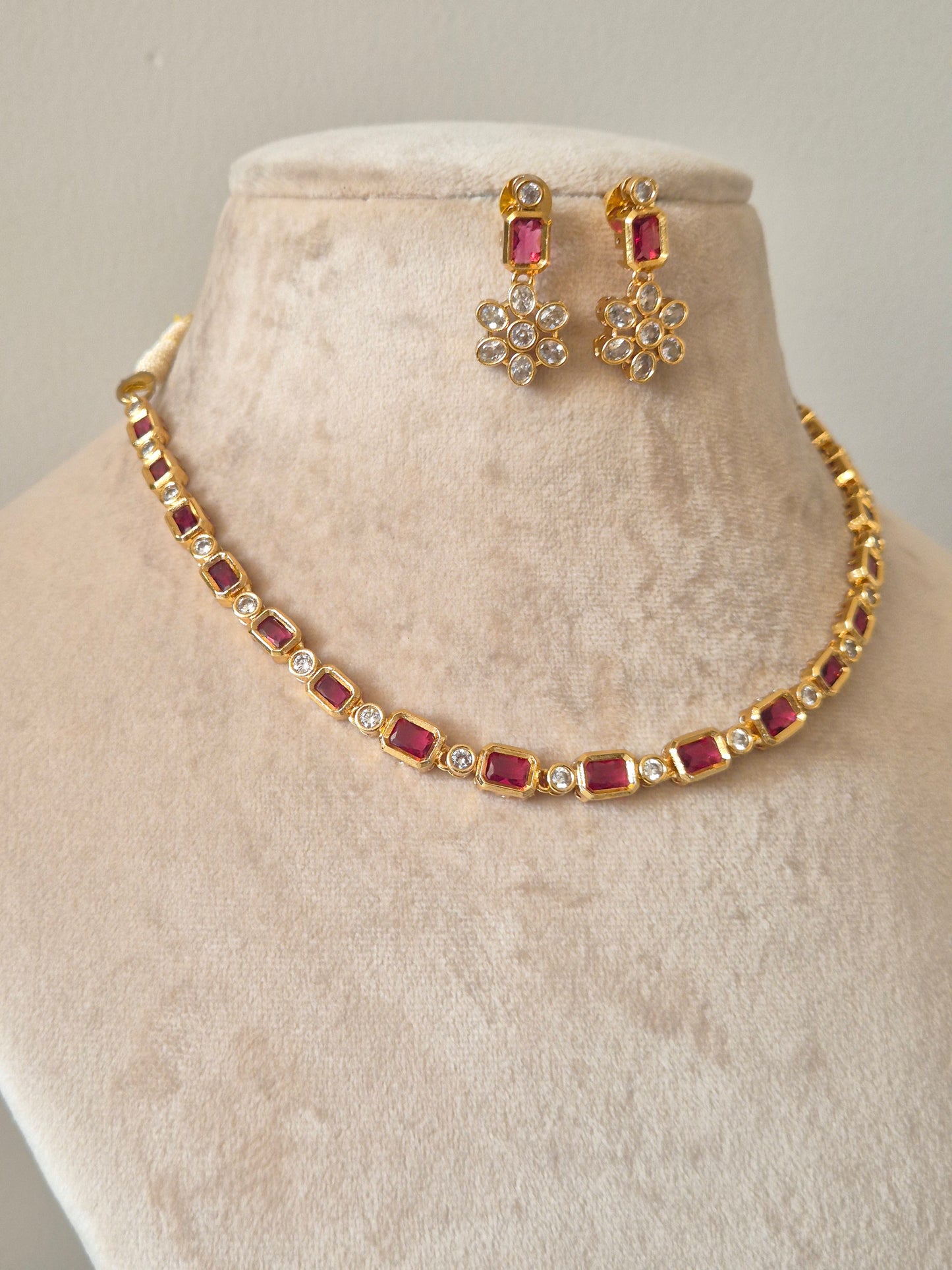 Akruti Necklace Set