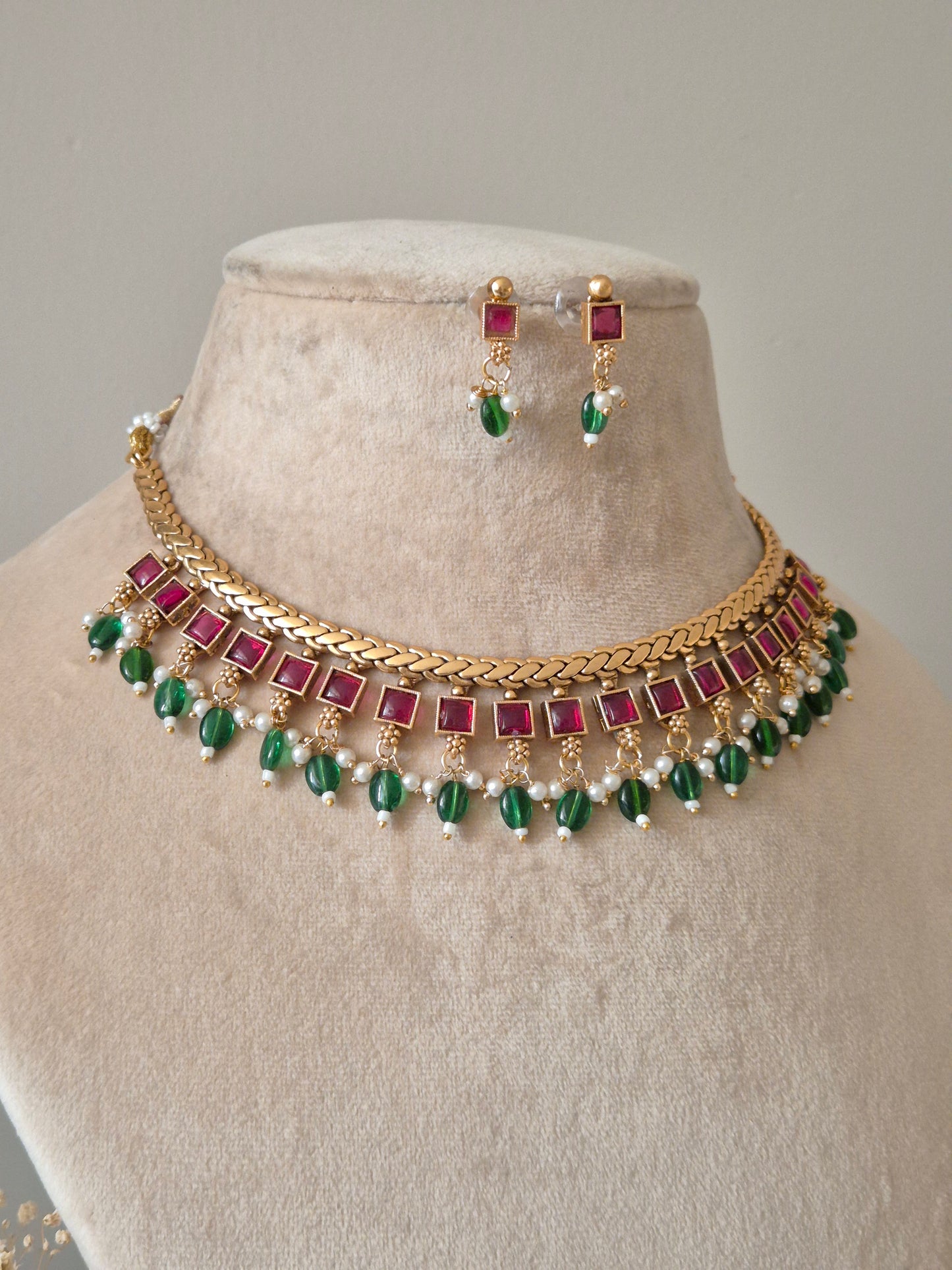 Tanvisha Necklace Set