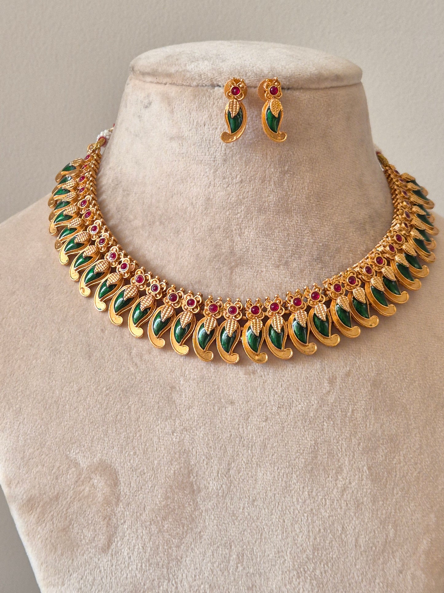 Nivetha Necklace Set