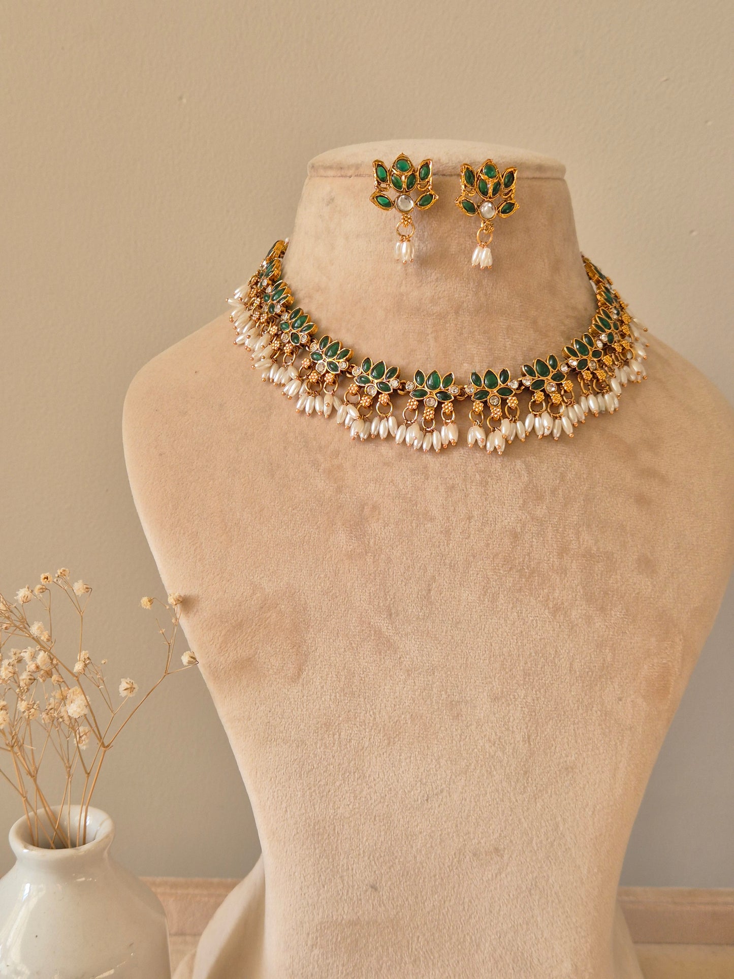 Dipili Necklace Set