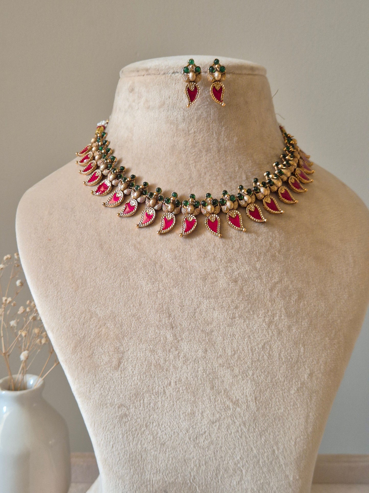 Chavvi Necklace Set