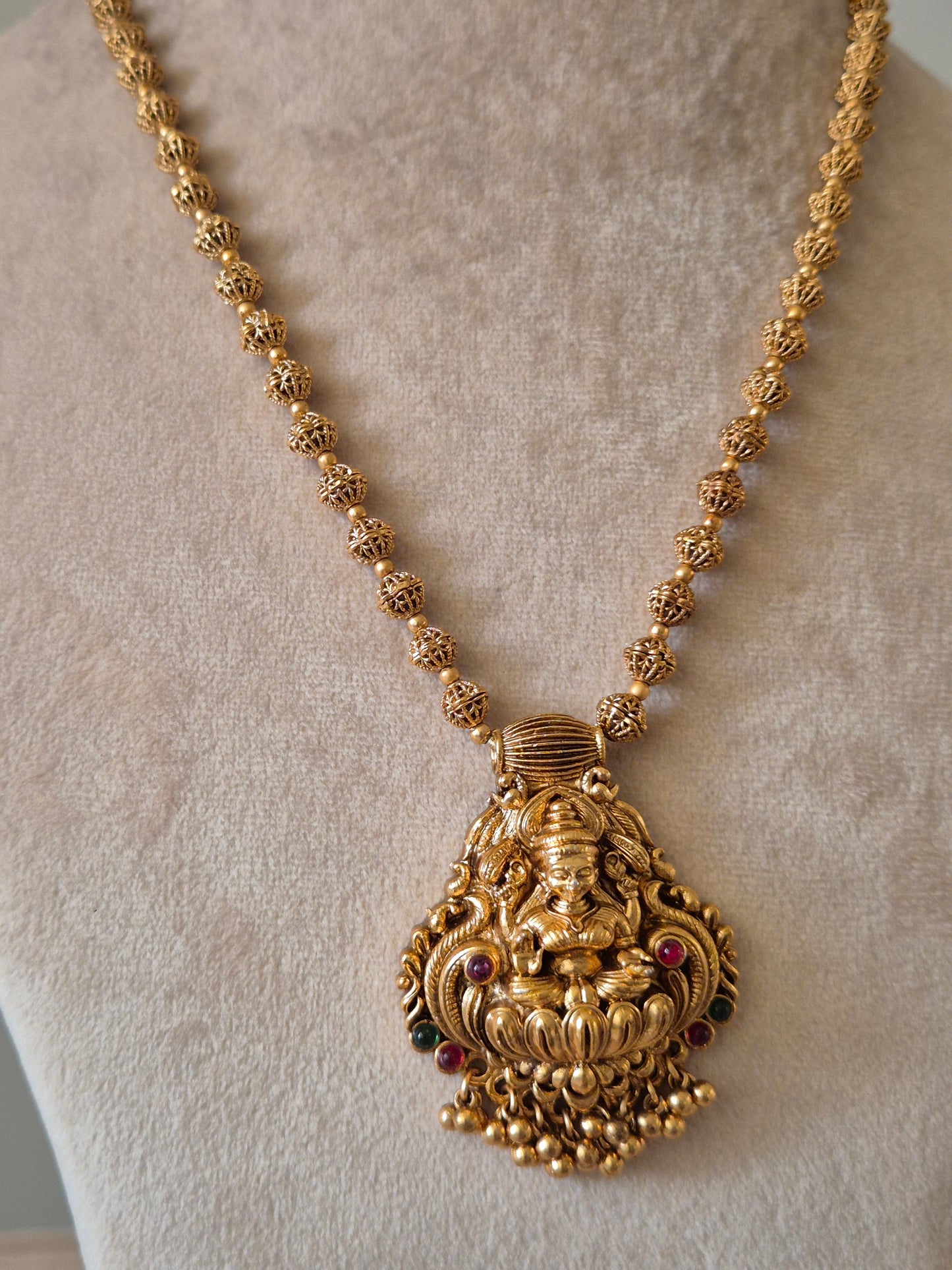 Artha Necklace Set