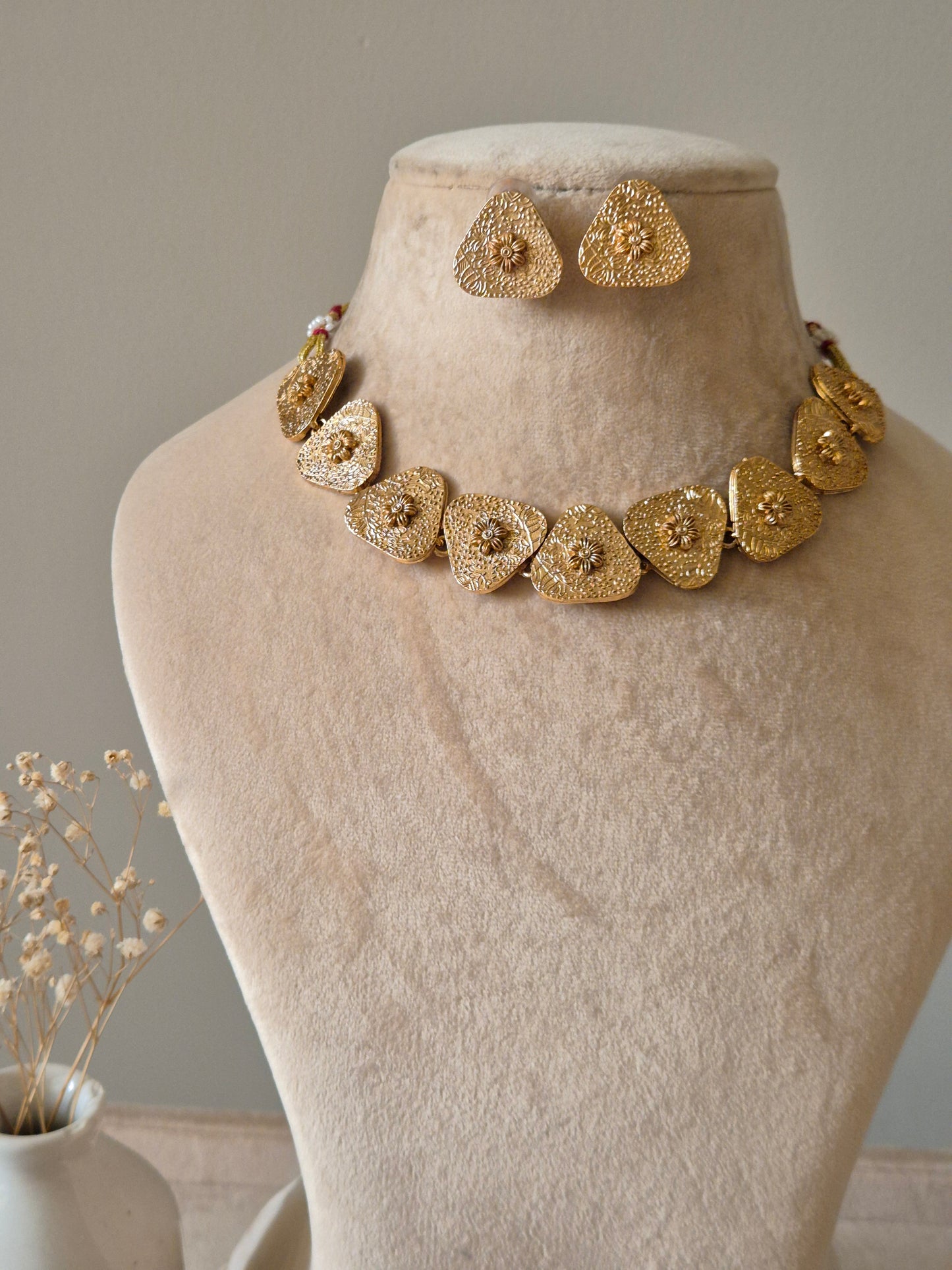 Ritvika Necklace Set