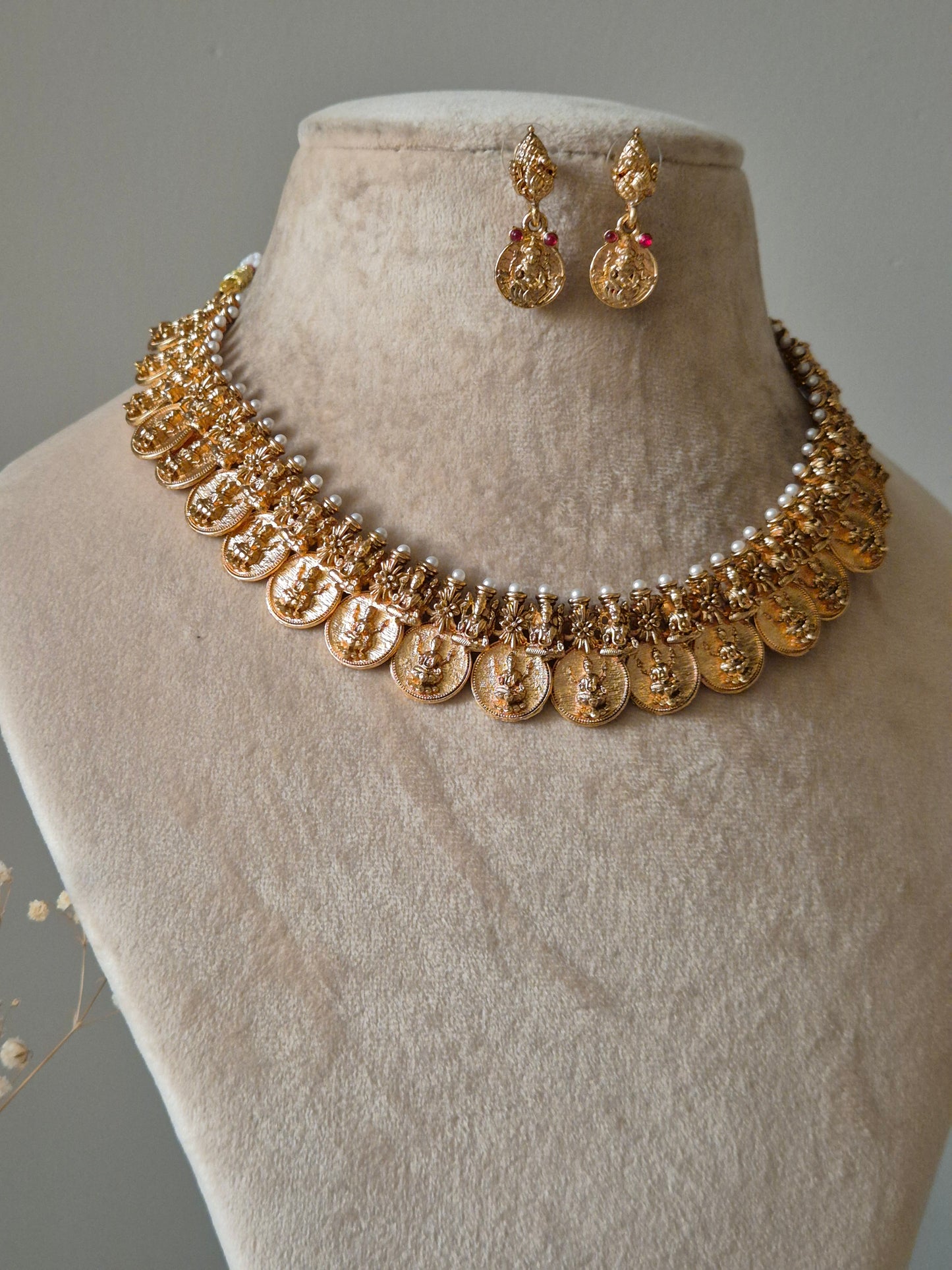 Reeva Necklace Set