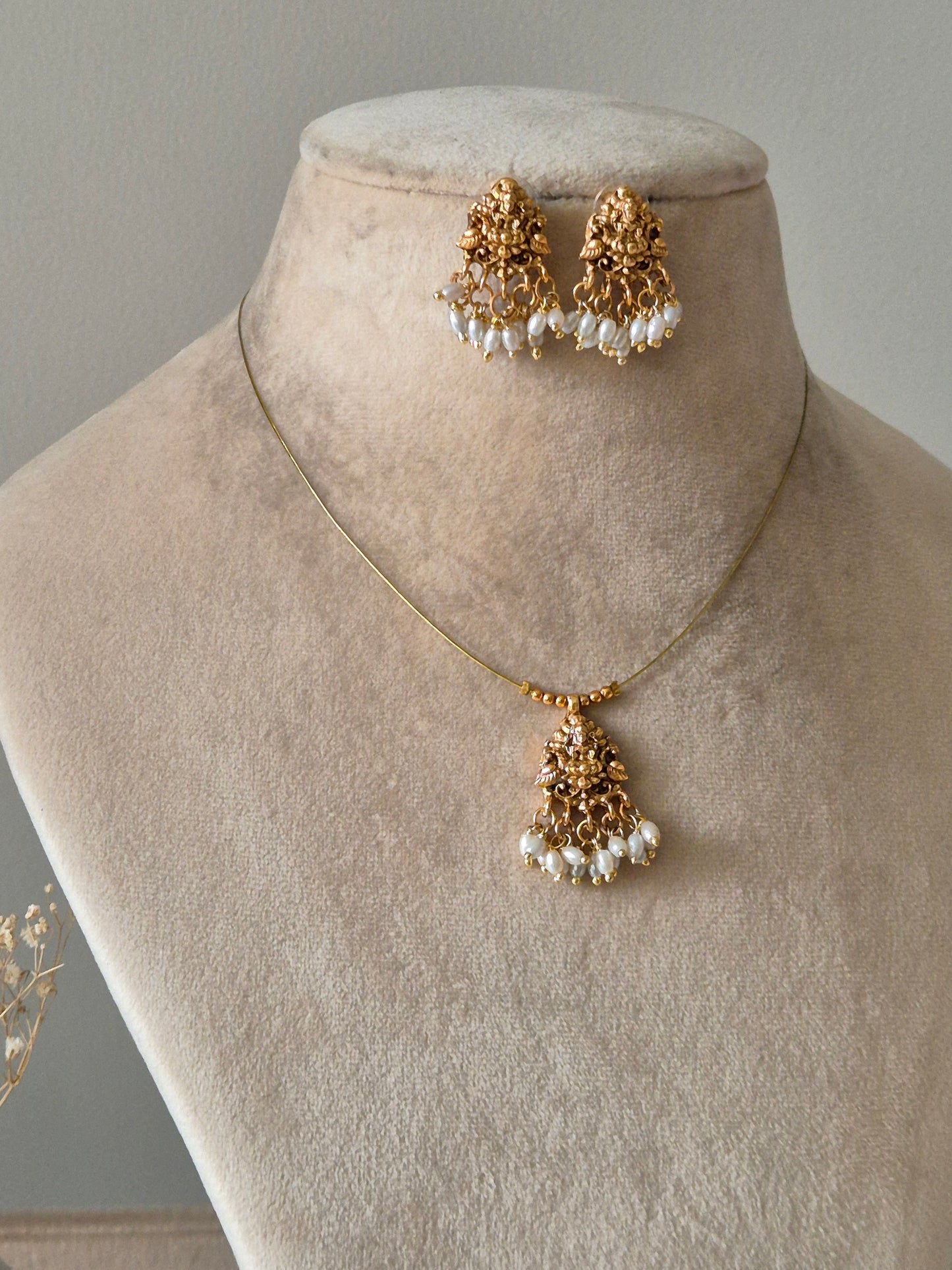 Charvi Necklace Set