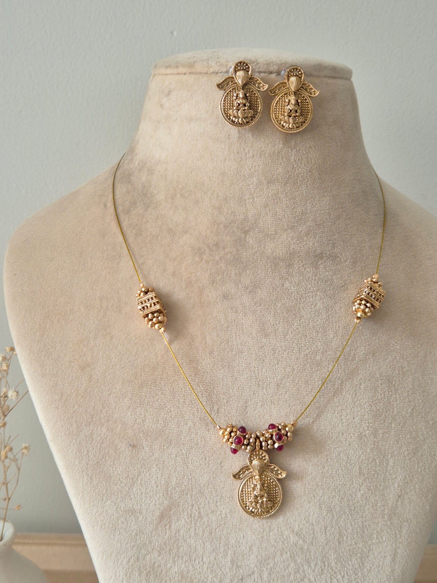Thwisha Necklace Set
