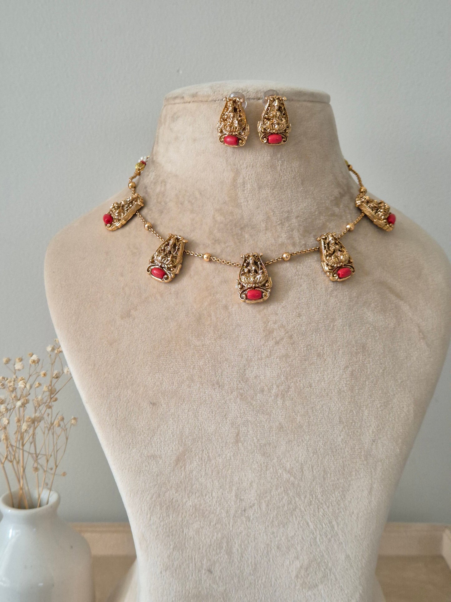 Timila Necklace Set